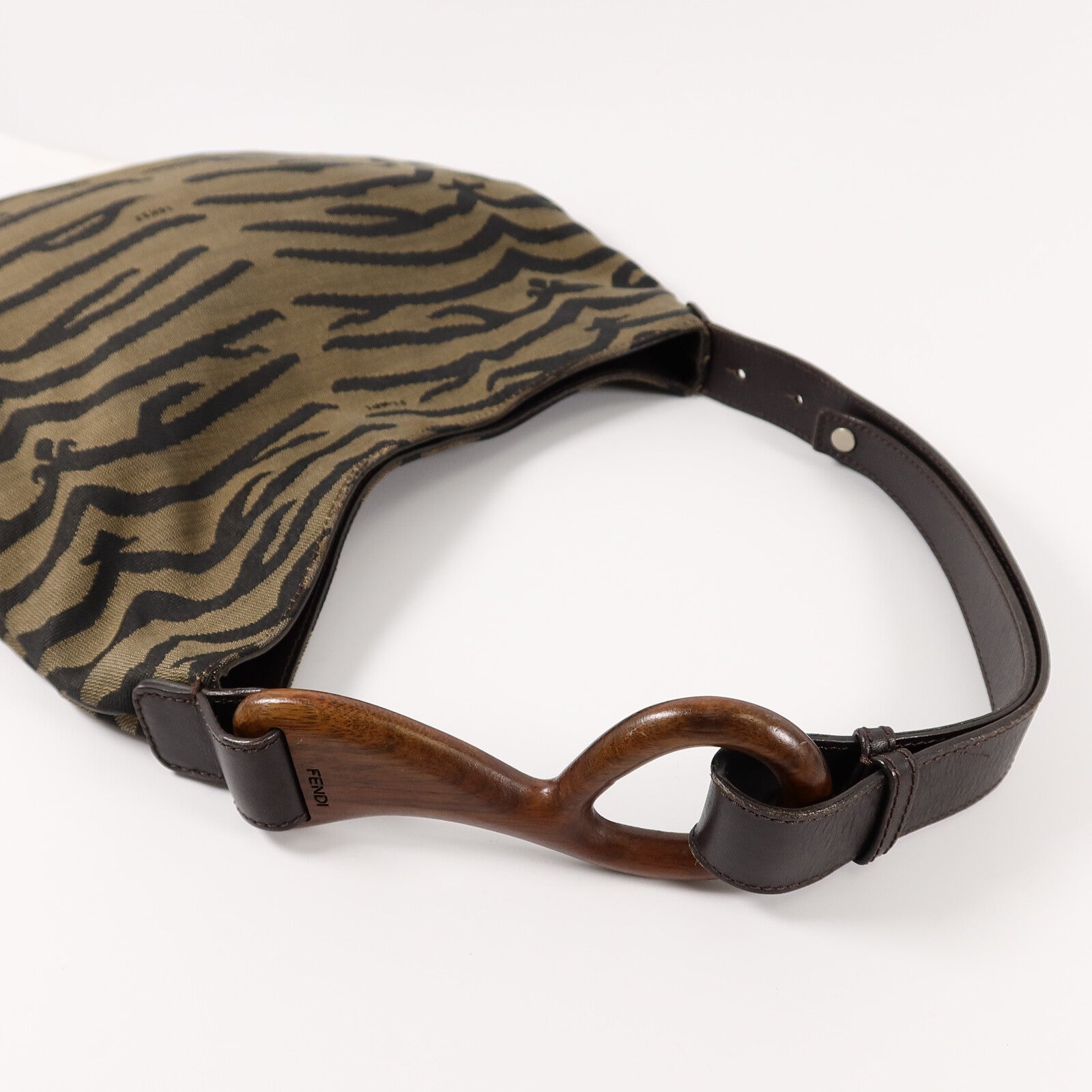 FENDI 帆布Oyster Bag肩背袋