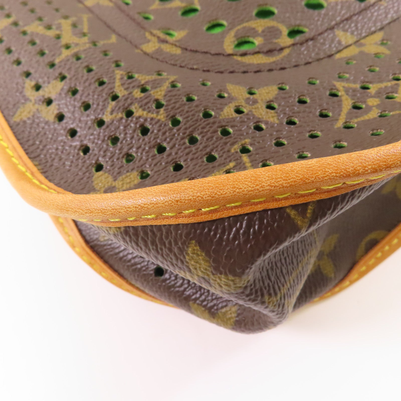 LOUIS VUITTON Monogram Perfo Musette金扣肩背袋