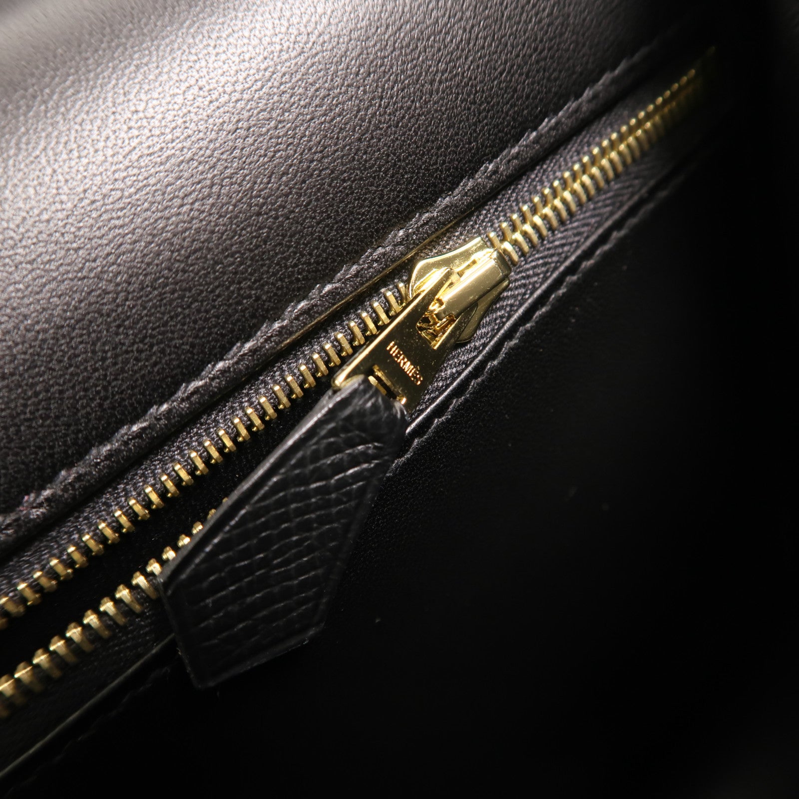 HERMES Epsom皮革Constance 24肩背袋Noir