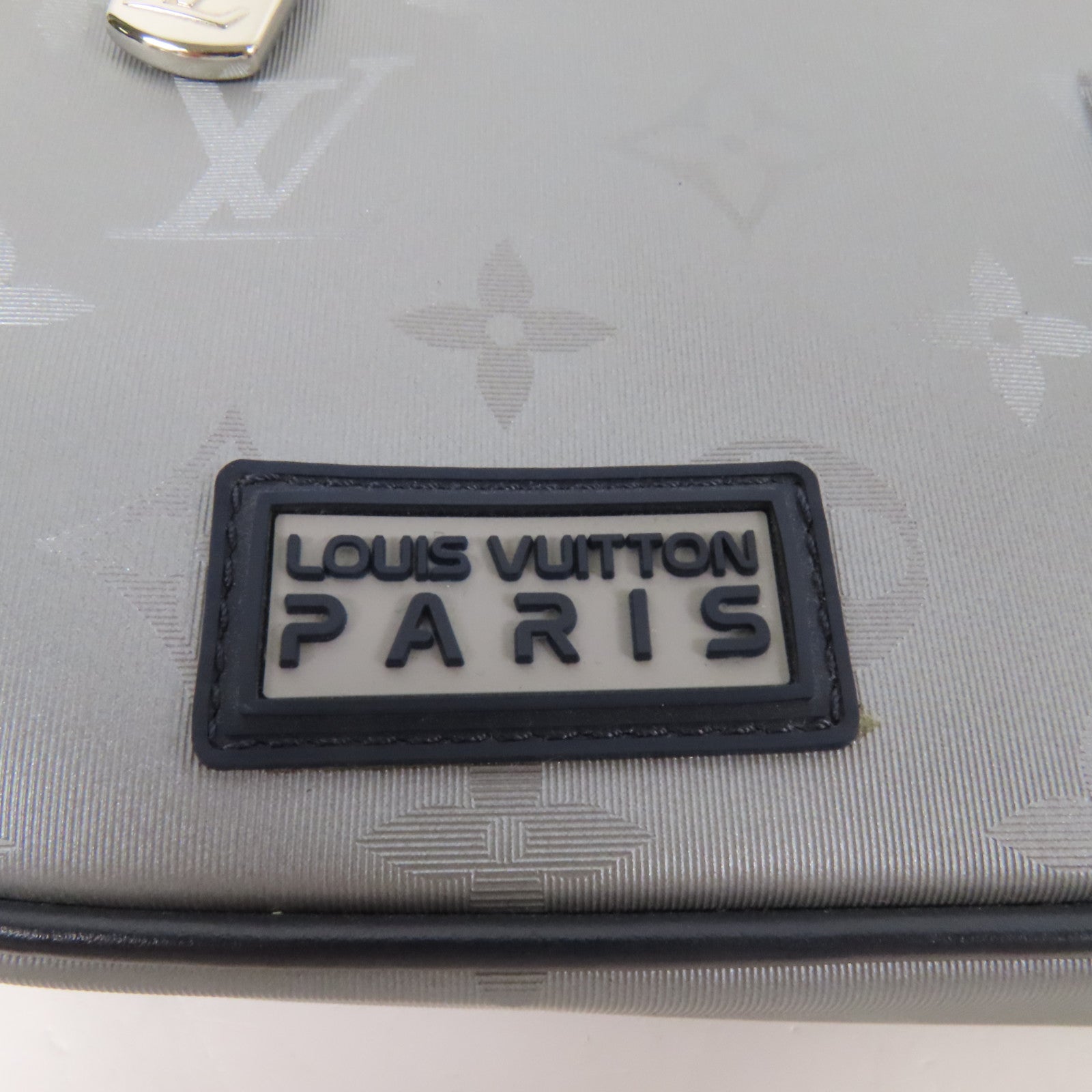 LOUIS VUITTON 塗層帆布Satellite Alpha銀扣手拿包