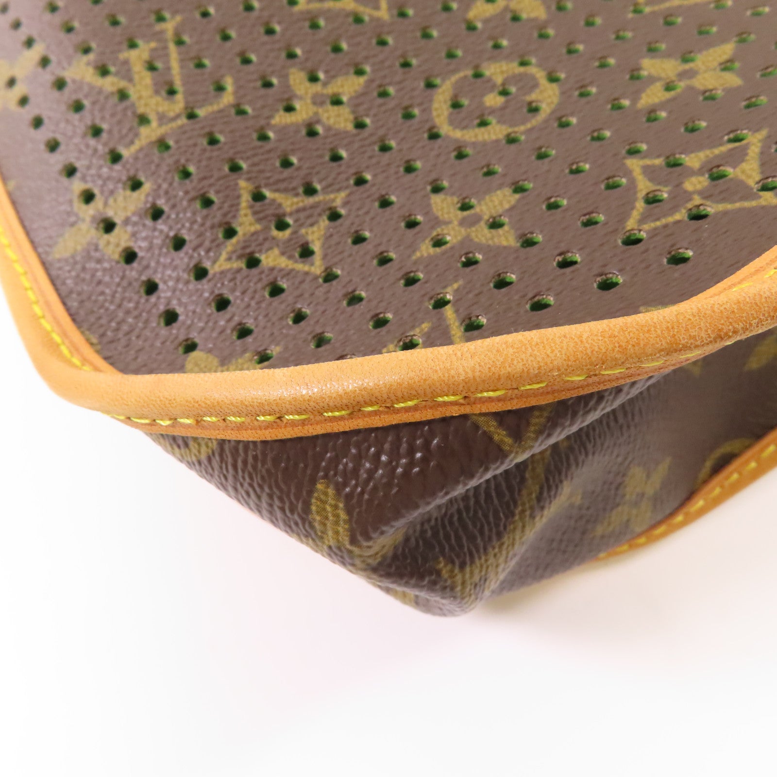 LOUIS VUITTON Monogram Perfo Musette金扣肩背袋