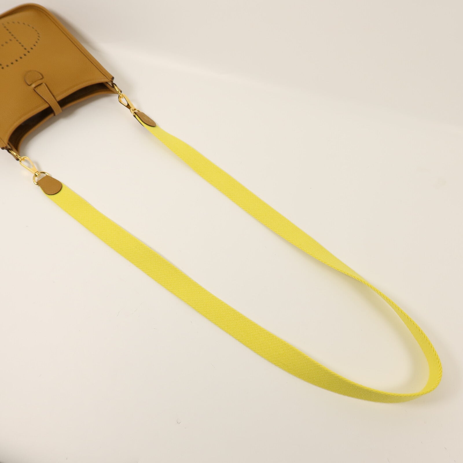HERMES Maurice皮革Evelyne TPM金扣肩背袋Sesame/Lime