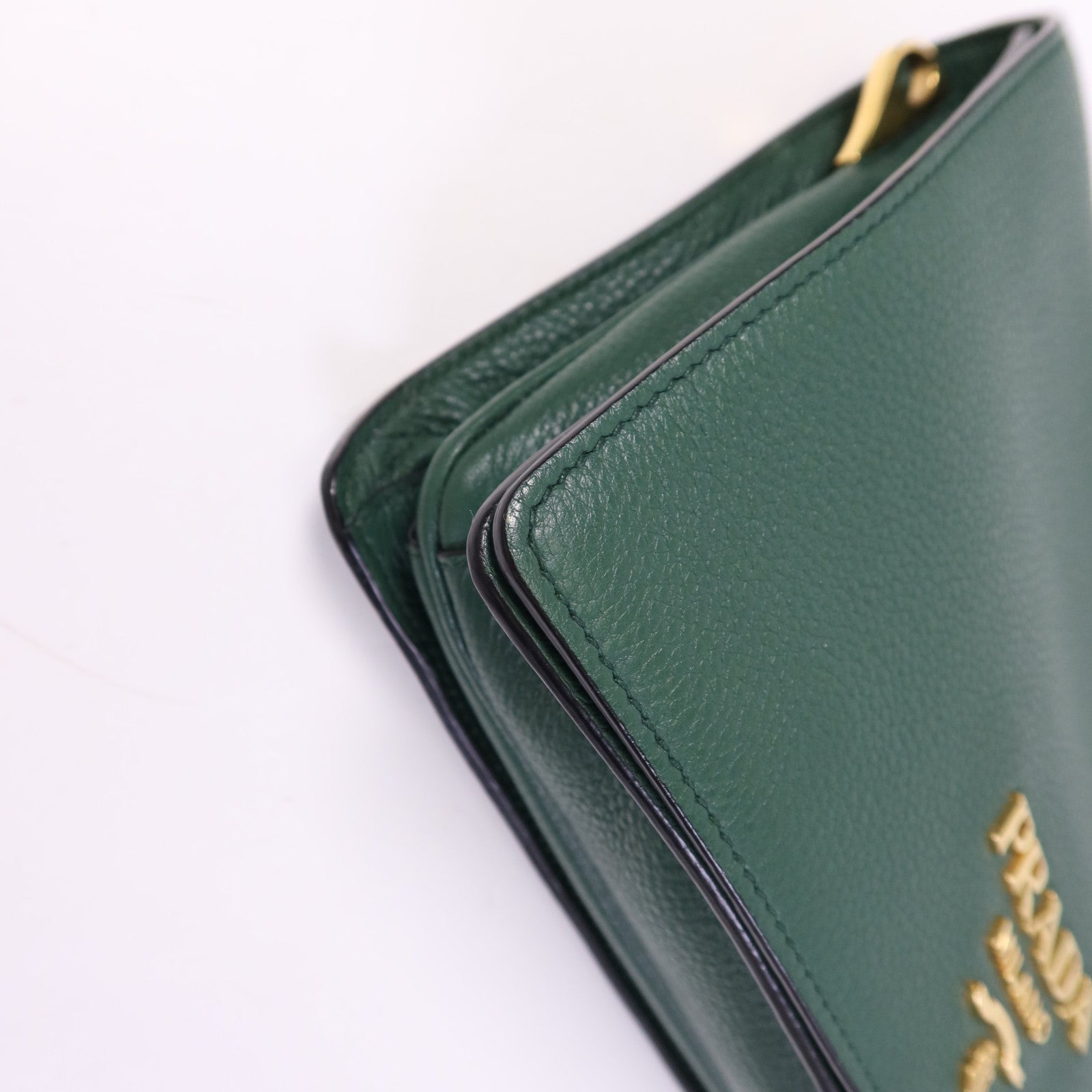 PRADA 皮革Shoulder Bag金扣肩背袋