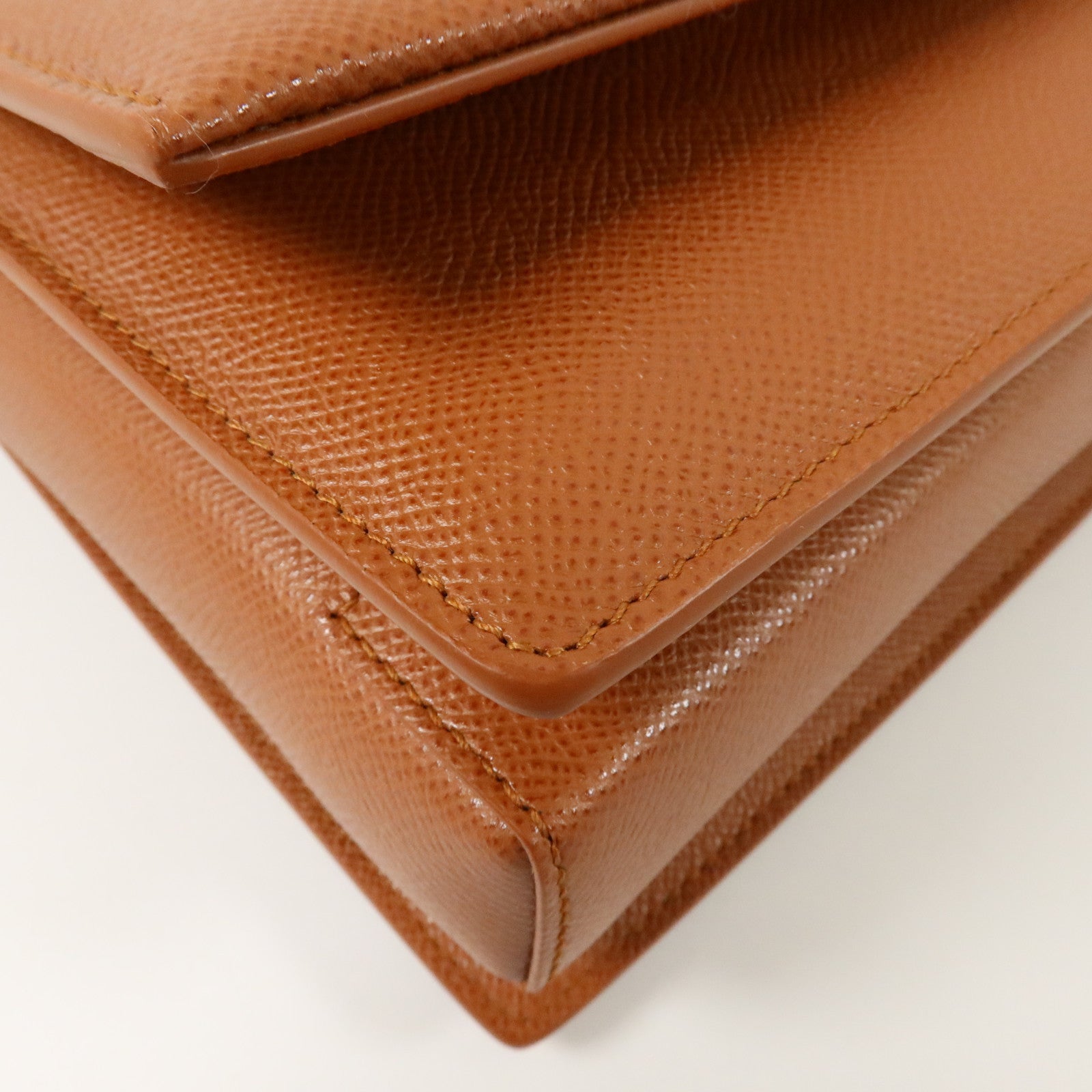 Salvatore Ferragamo 牛皮皮革Shoulder Bag金扣肩背袋