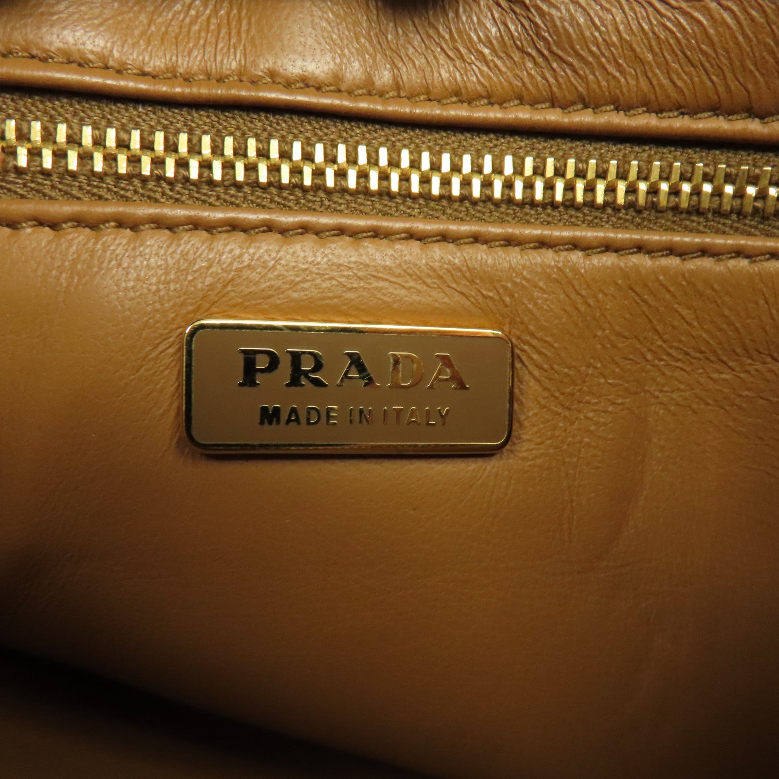 PRADA 蛇皮皮革Pouch Shoulder金扣肩背袋棕色