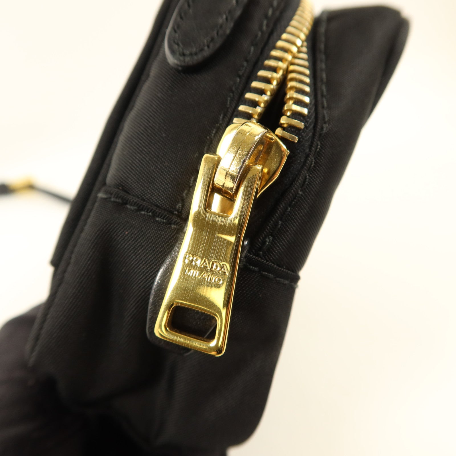 PRADA 尼龍Shoulder Bag金扣肩背袋
