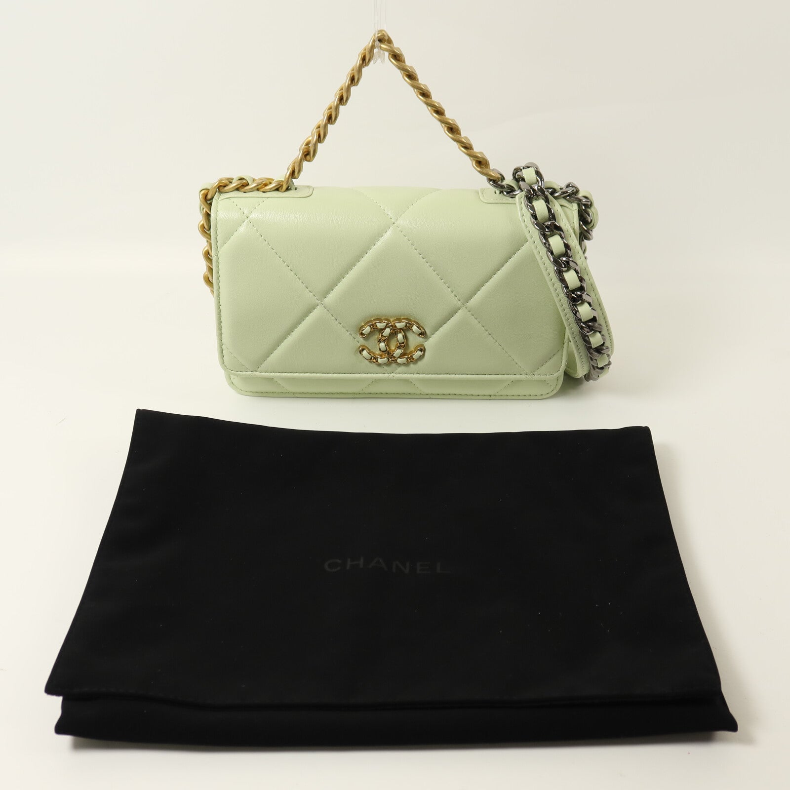 CHANEL 羊皮皮革Chanel 19 Wallet On Chain鏈帶手挽肩背兩用袋