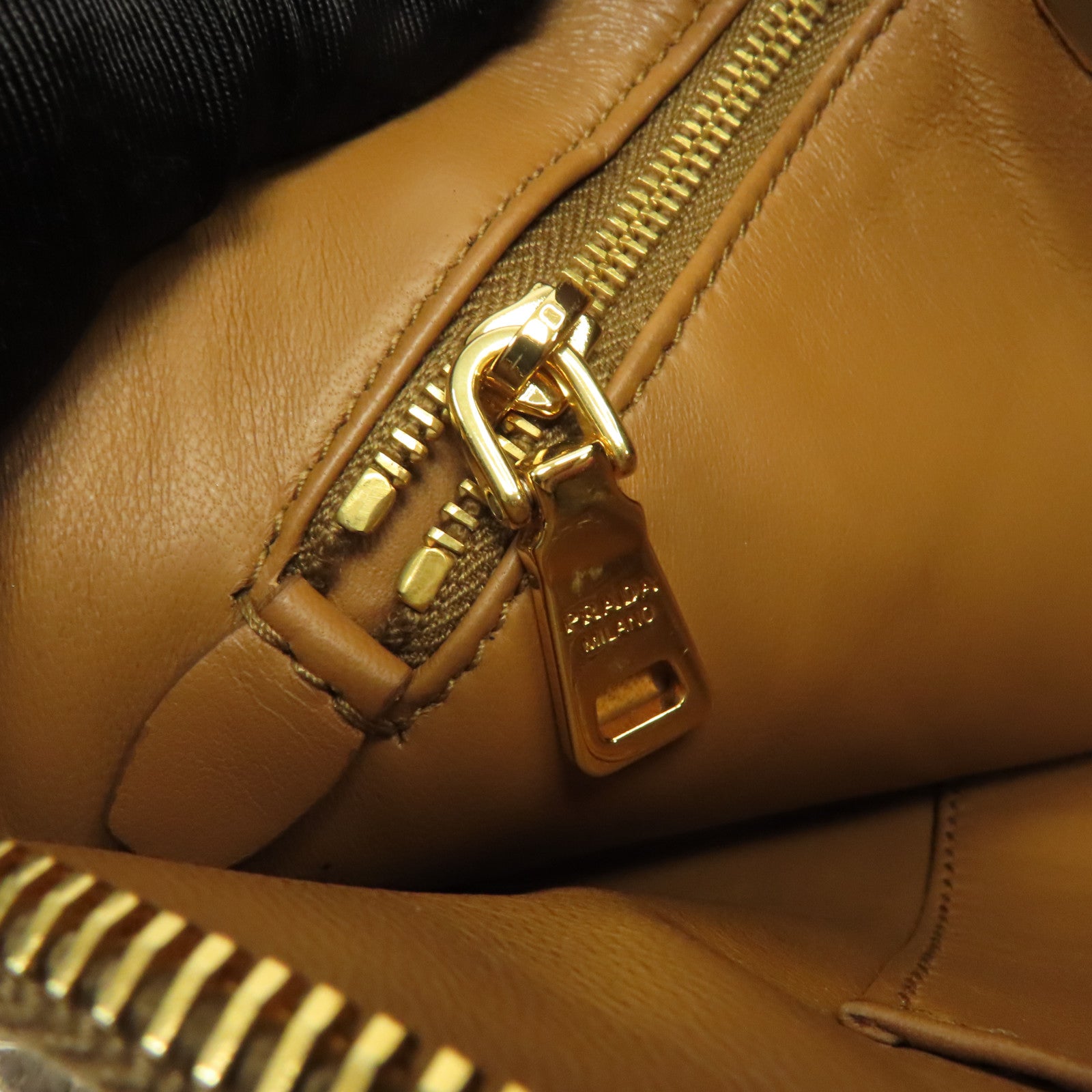 PRADA 蛇皮皮革Pouch Shoulder金扣肩背袋棕色