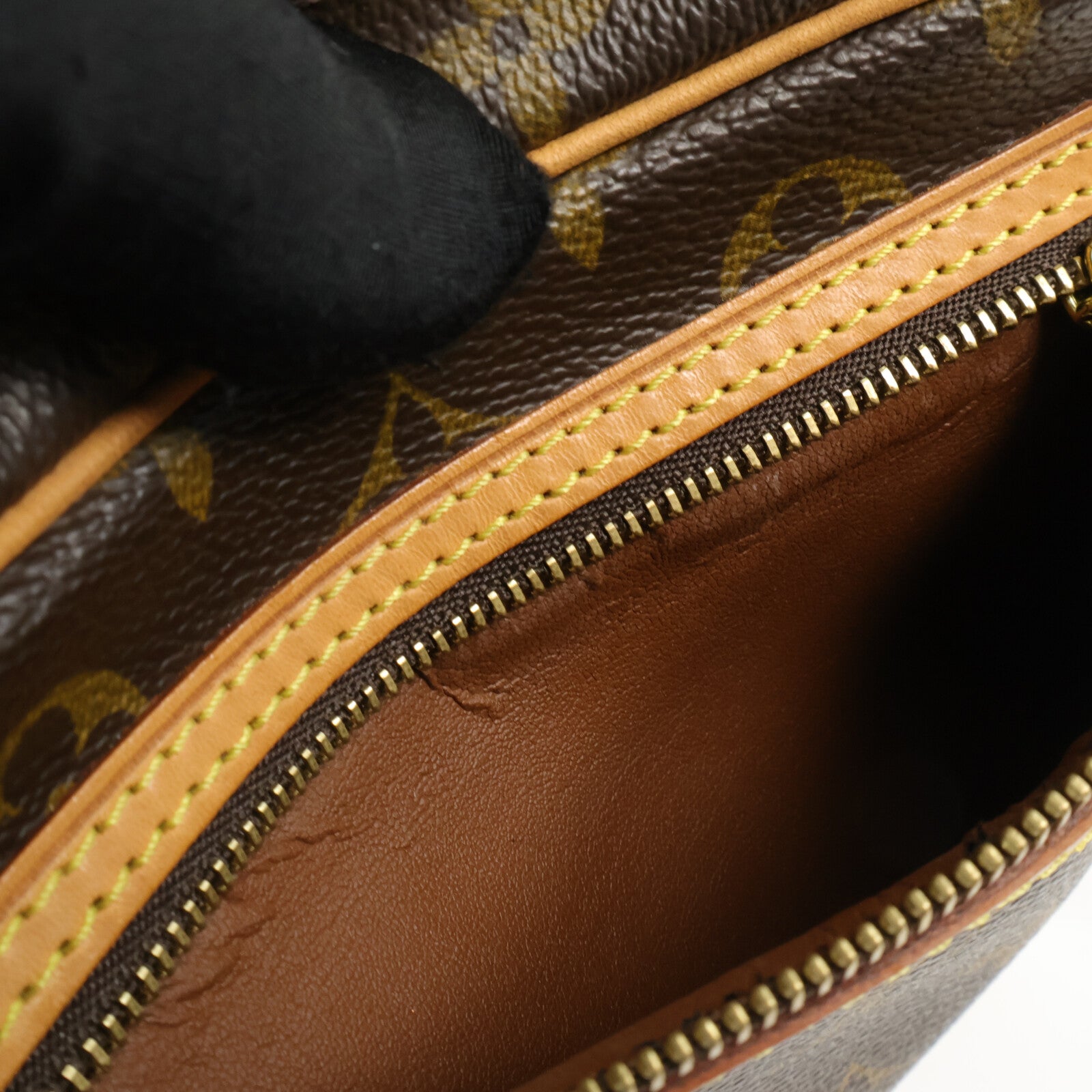 LOUIS VUITTON Monogram Pochette Cite肩背袋