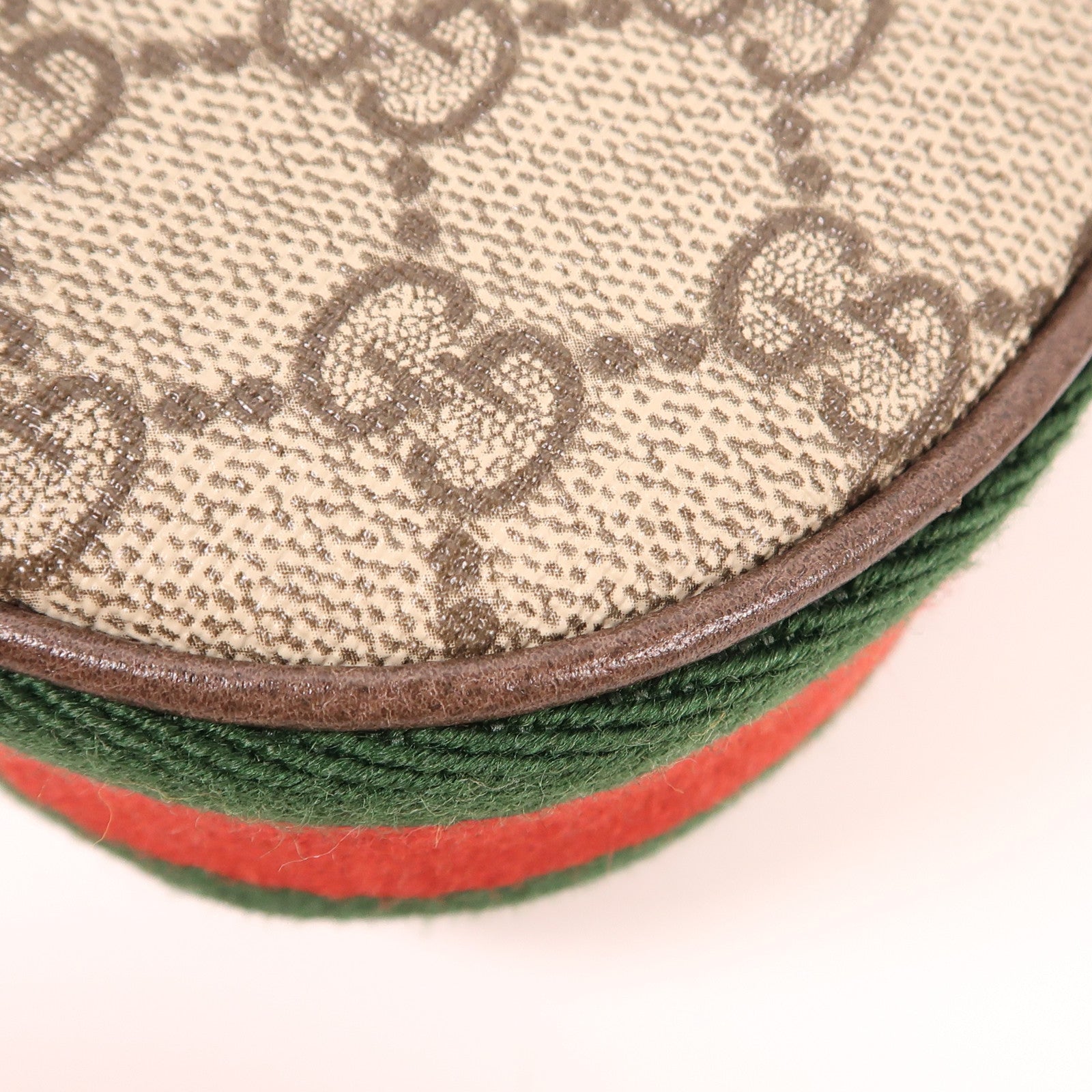 GUCCI 塗層帆布GG Supreme Shoulder Bag銀扣肩背袋