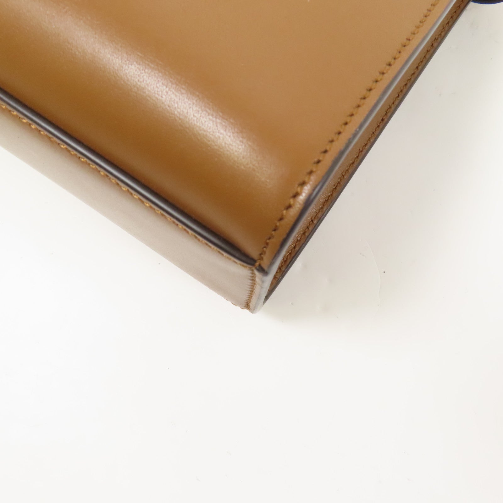 YVES SAINT LAURENT 牛皮皮革Manhattan Small金扣肩背袋