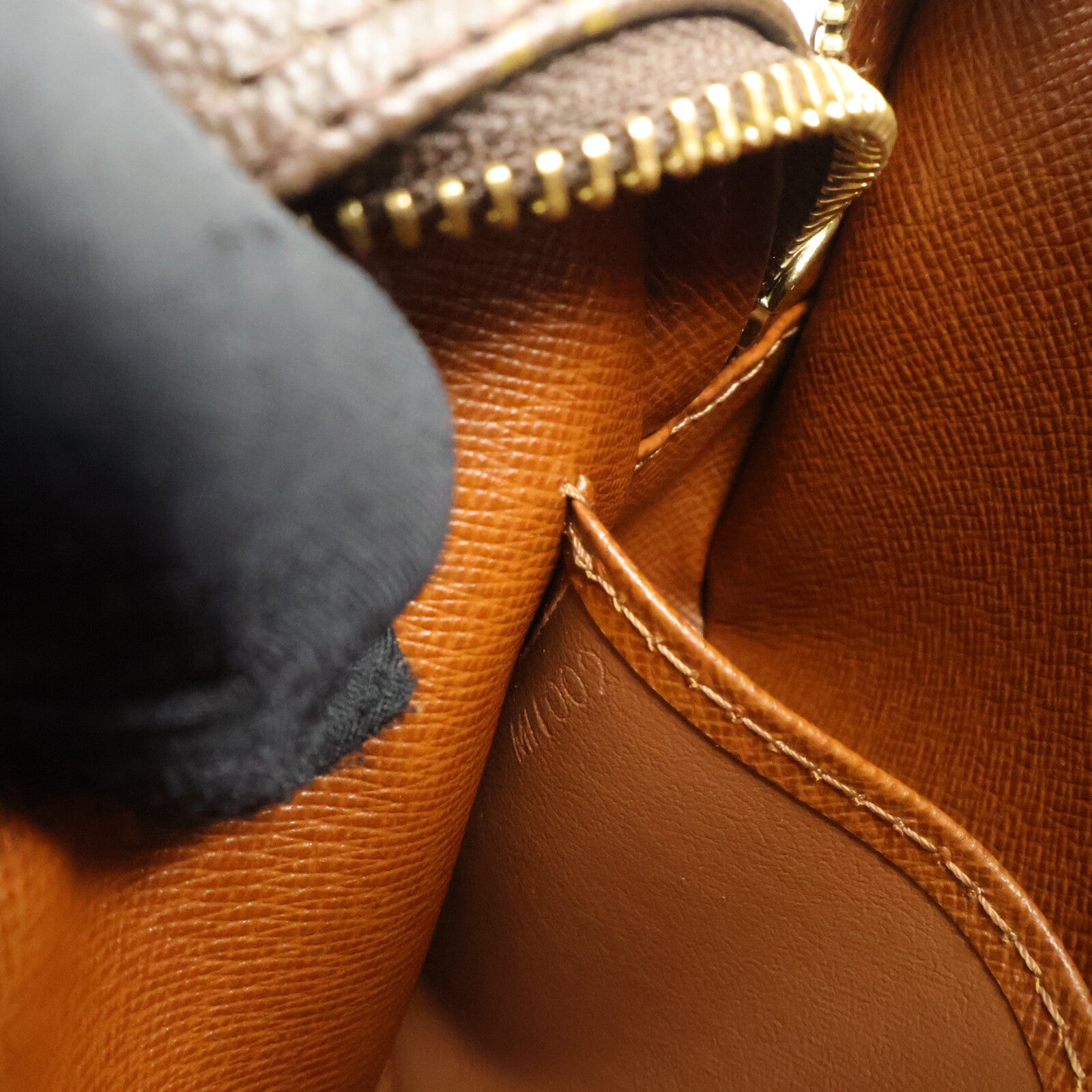 LOUIS VUITTON Monogram Pochette Cite肩背袋