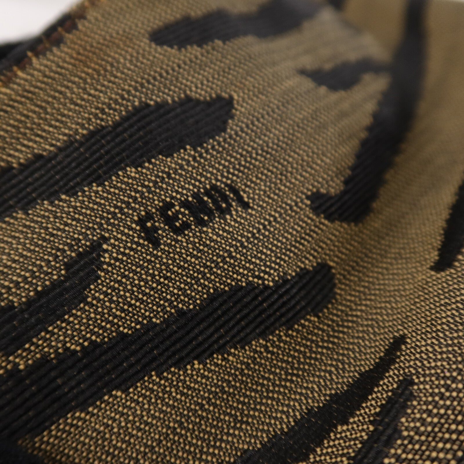 FENDI 帆布Oyster Bag肩背袋