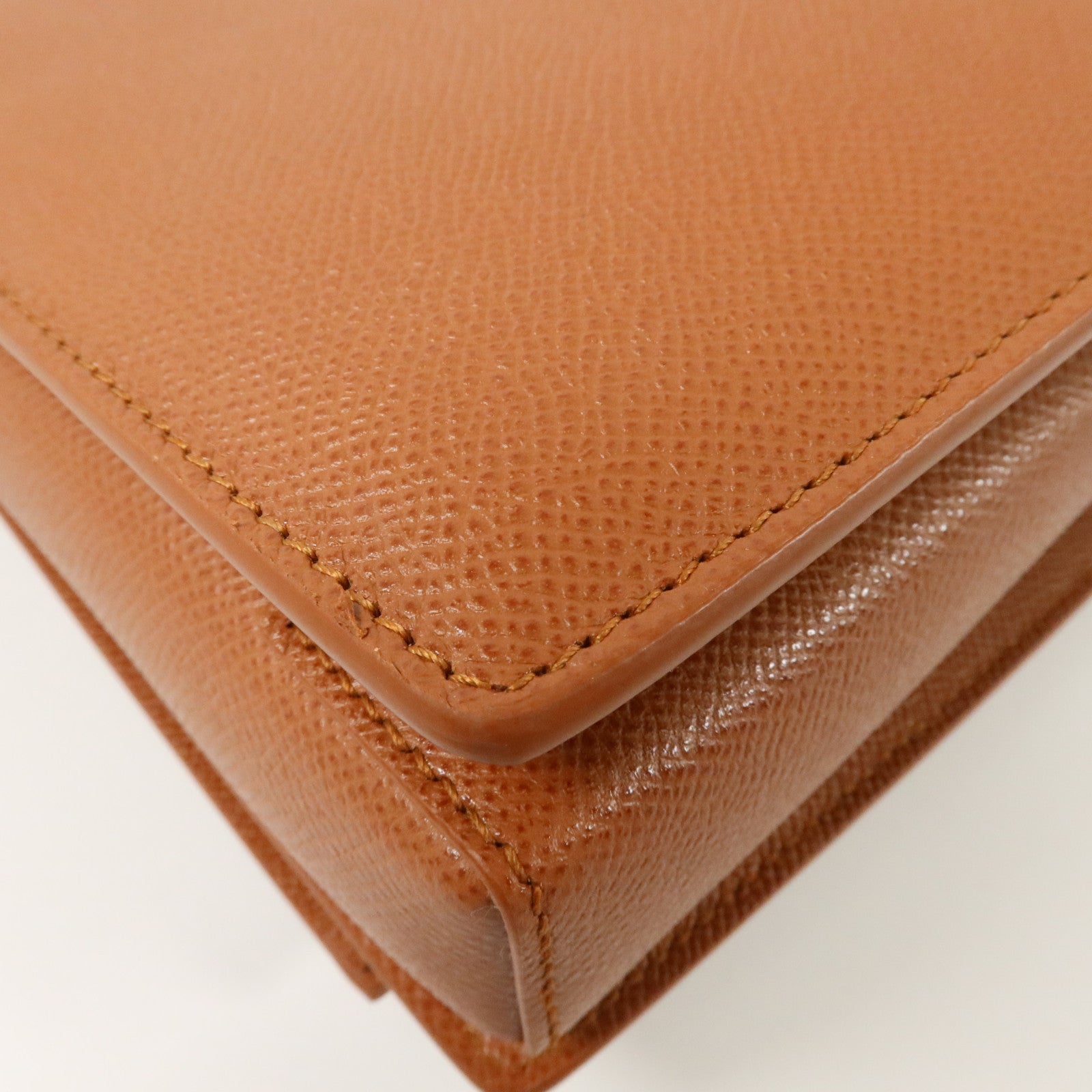 Salvatore Ferragamo 牛皮皮革Shoulder Bag金扣肩背袋
