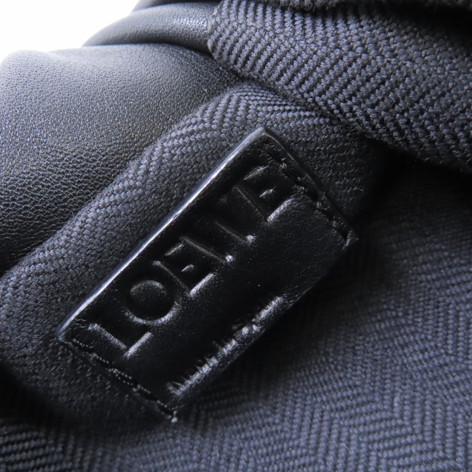 LOEWE 牛皮皮革2Way Shoulder Bag銀扣手挽肩背兩用袋黑色