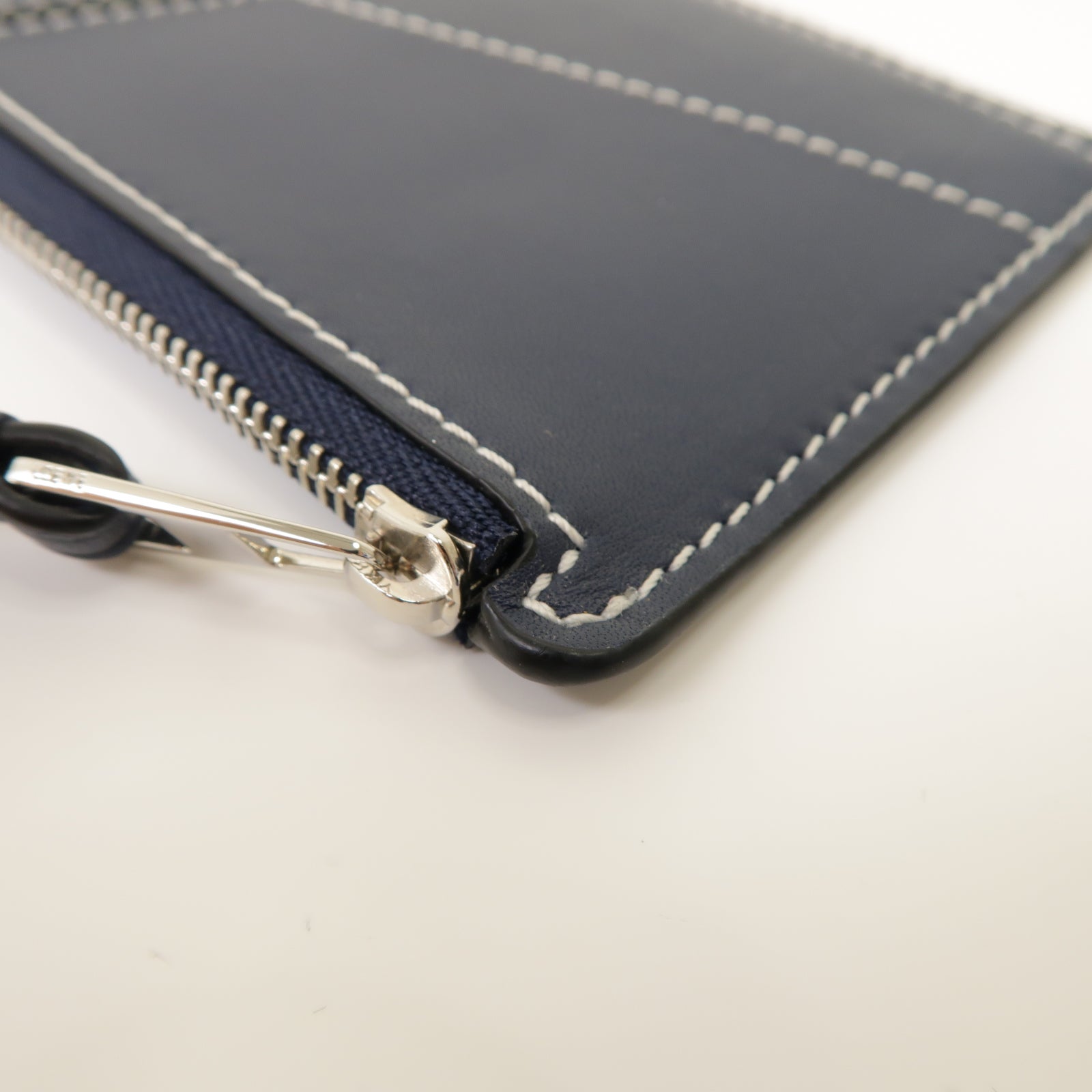 LOEWE 牛皮皮革Coin Case銀扣零錢包