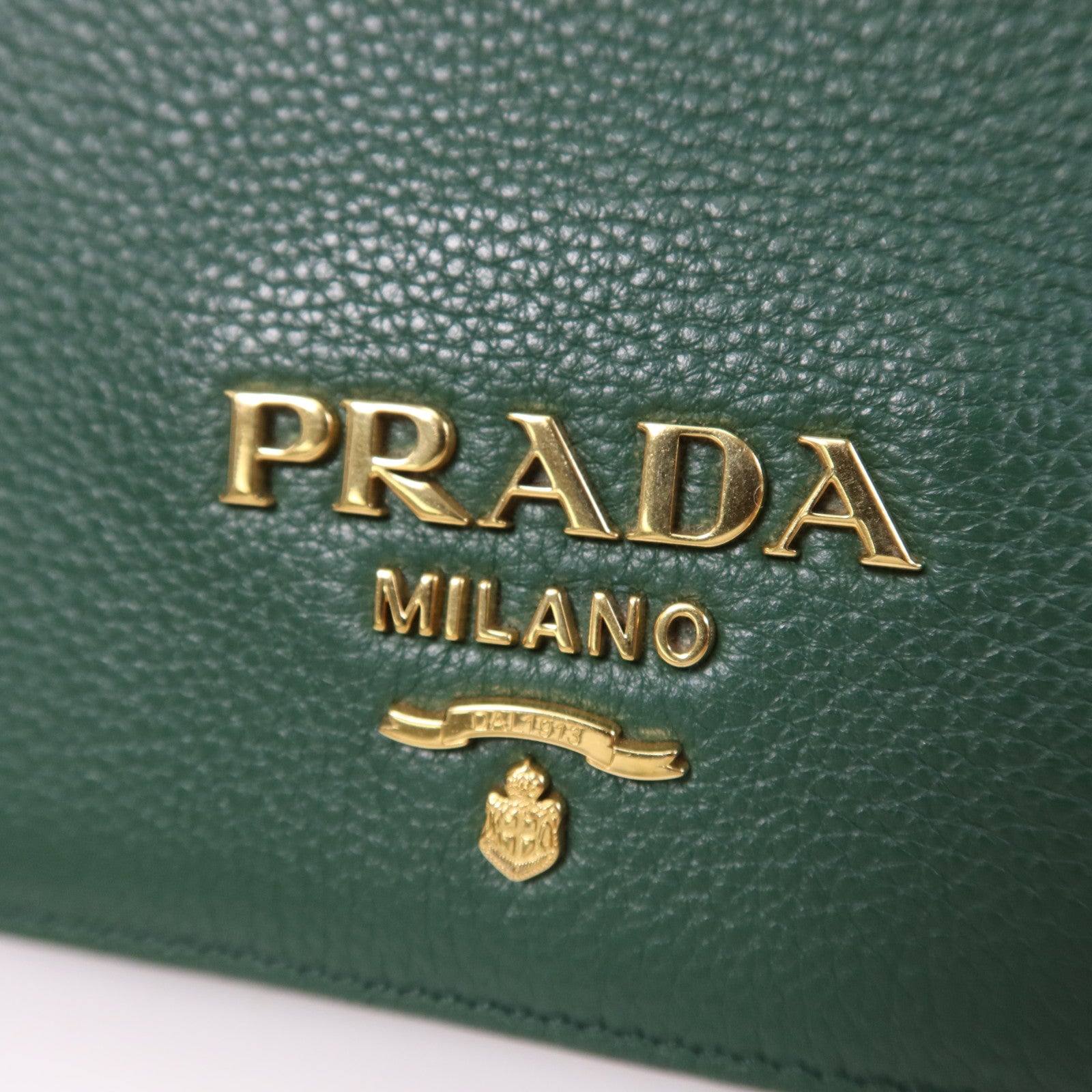 PRADA 皮革Shoulder Bag金扣肩背袋