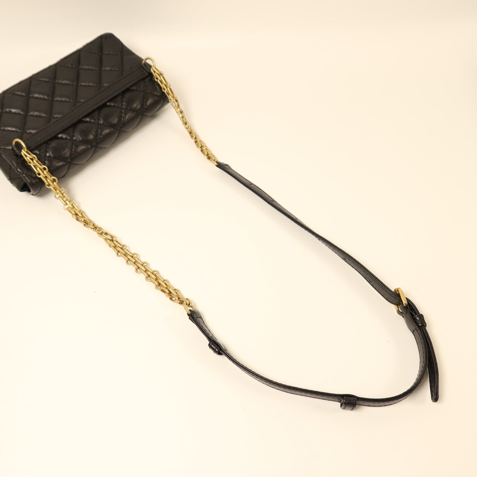 CHANEL 牛皮皮革Shoulder Bag金扣鏈帶肩背袋