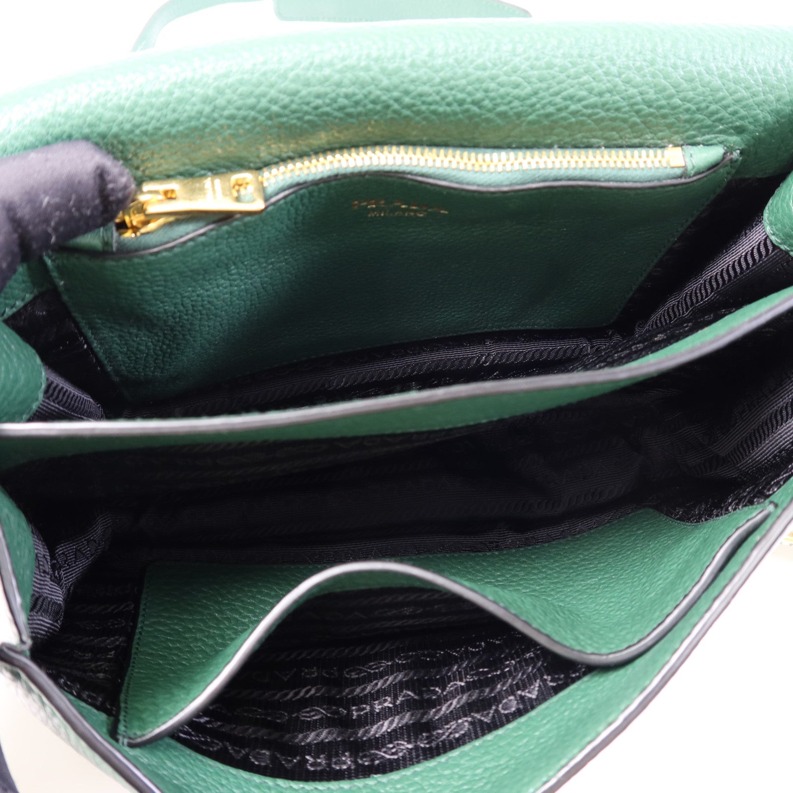 PRADA 皮革Shoulder Bag金扣肩背袋