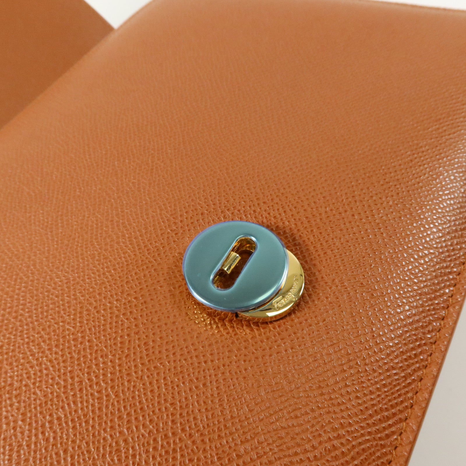Salvatore Ferragamo 牛皮皮革Shoulder Bag金扣肩背袋