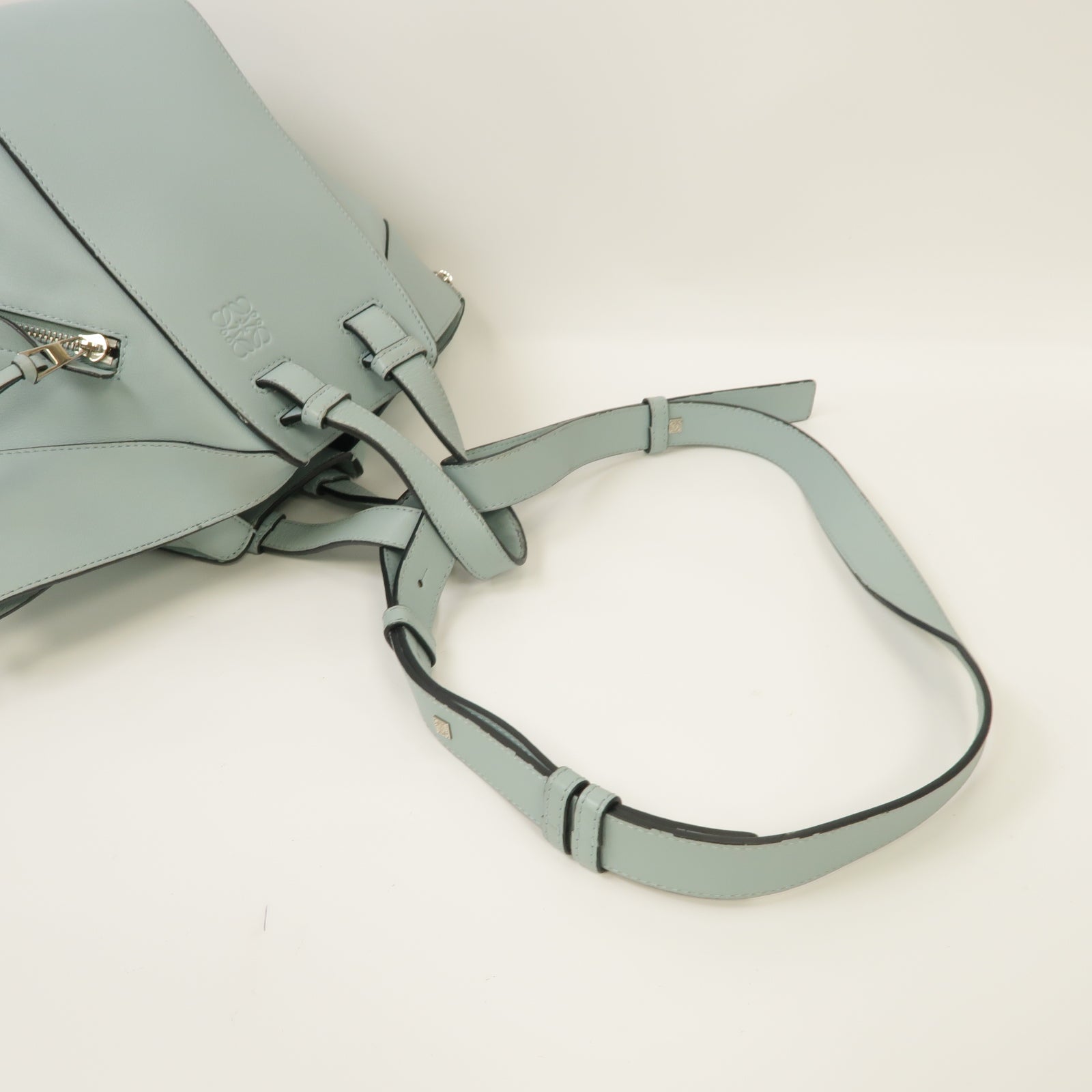 LOEWE 牛皮皮革Hammock銀扣手挽肩背兩用袋淺藍色