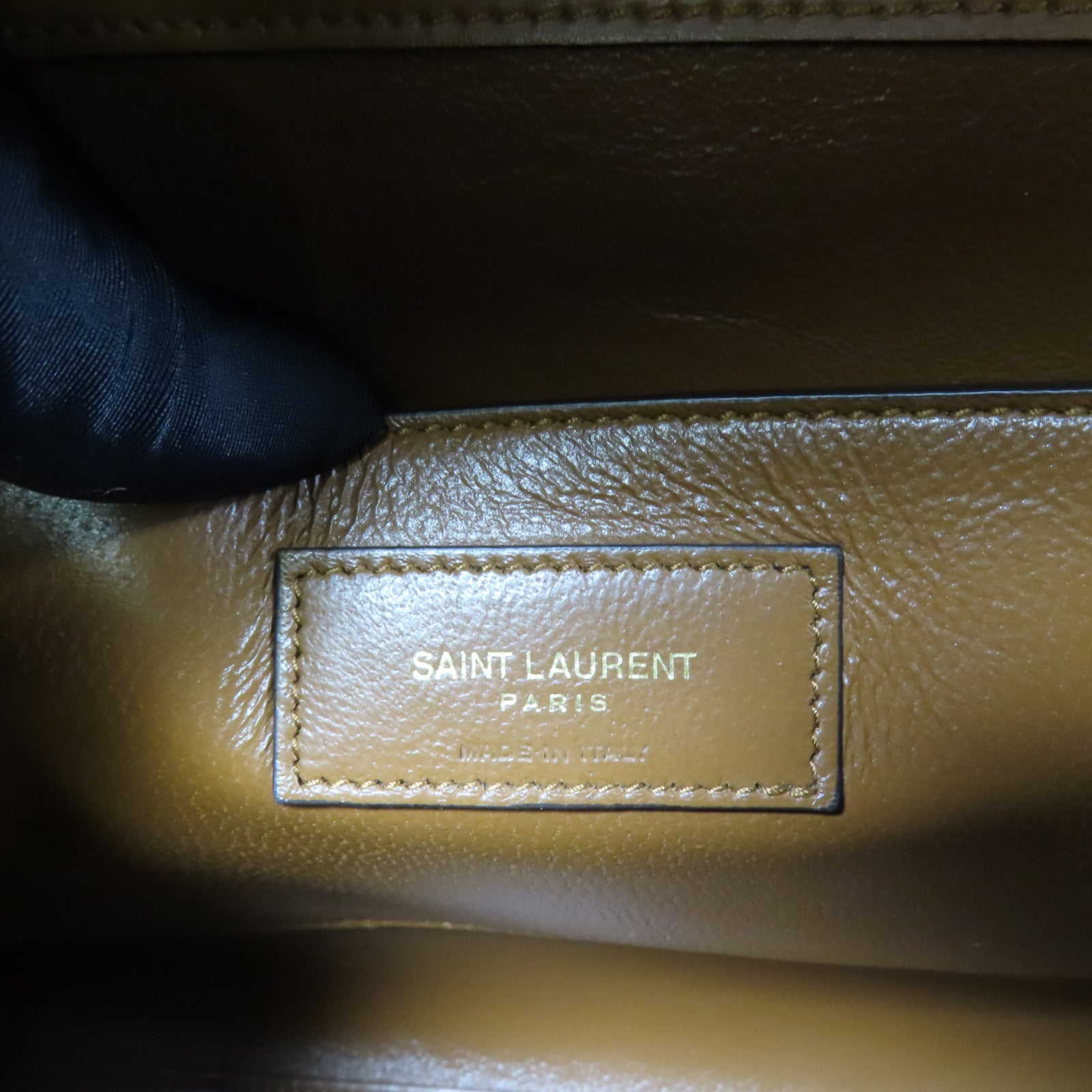 YVES SAINT LAURENT 牛皮皮革Manhattan Small金扣肩背袋