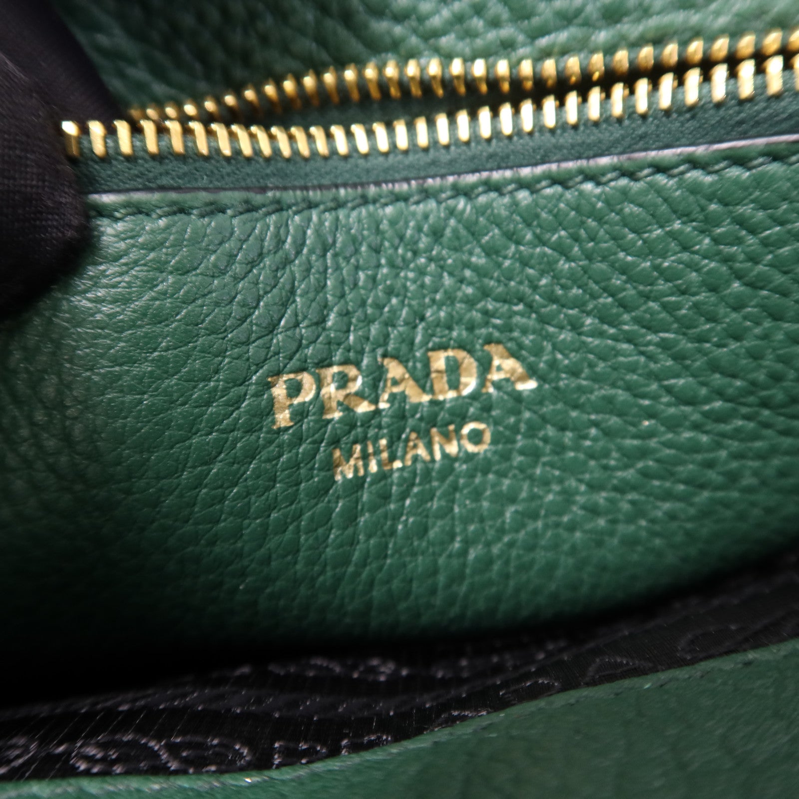 PRADA 皮革Shoulder Bag金扣肩背袋