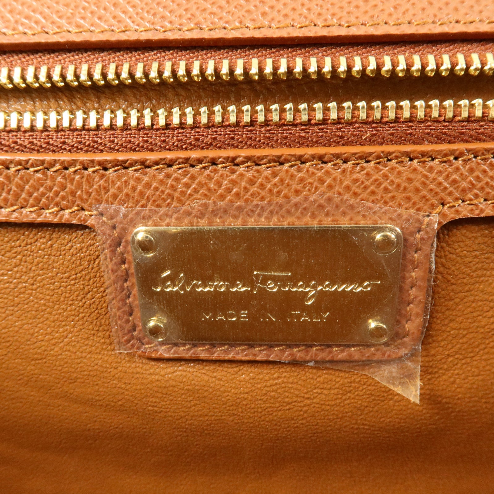 Salvatore Ferragamo 牛皮皮革Shoulder Bag金扣肩背袋