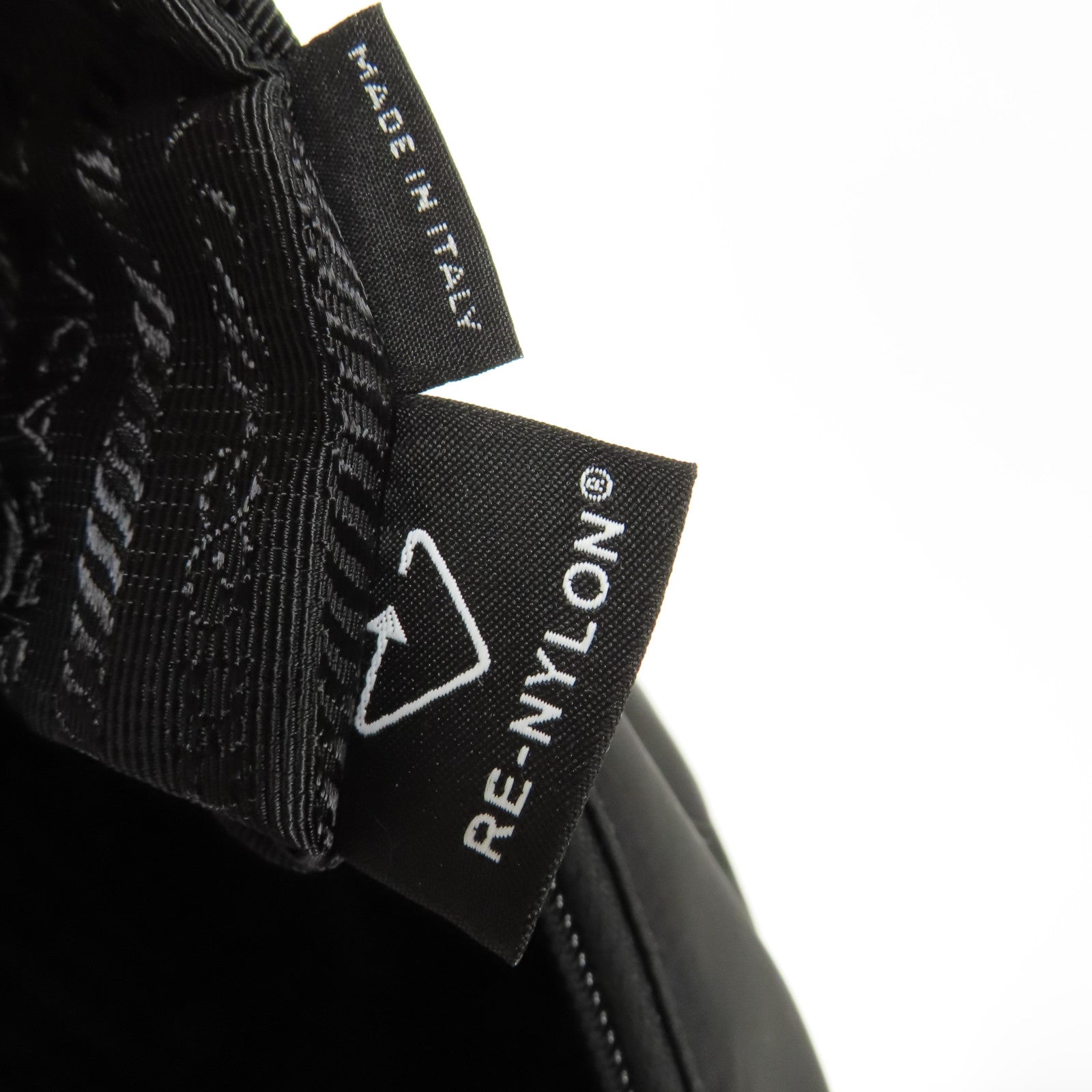 PRADA 尼龍Re-Edition 2000 Mini銀扣手挽袋/肩背袋