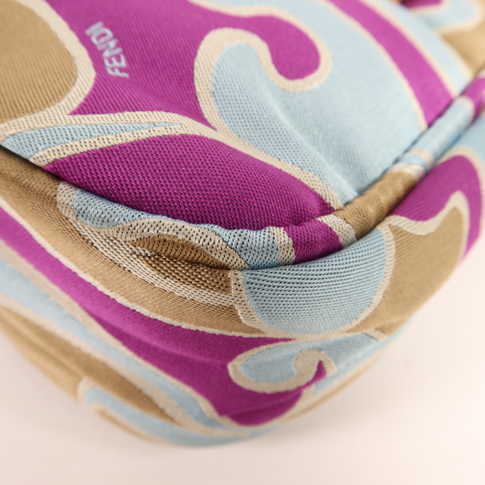 FENDI 帆布Vintage Baguette金扣肩背袋
