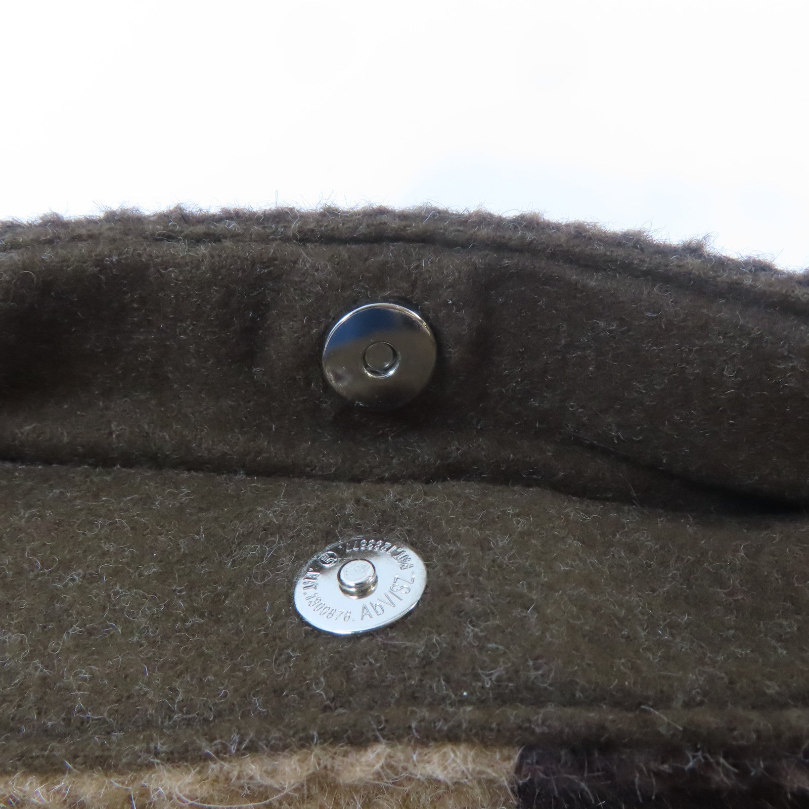 【激減優惠】羊毛Hand Bag銀扣手挽袋啡色