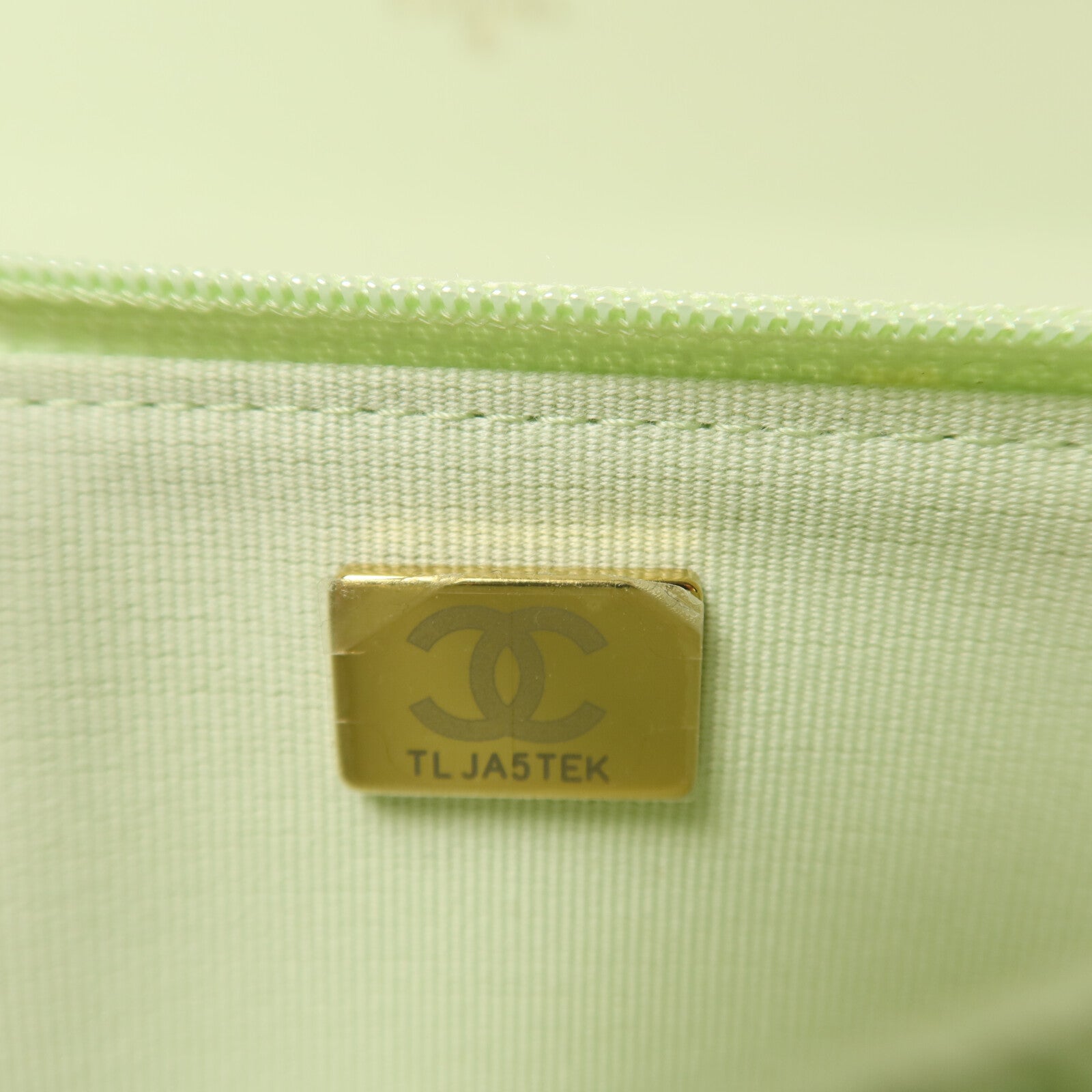 CHANEL 羊皮皮革Chanel 19 Wallet On Chain鏈帶手挽肩背兩用袋