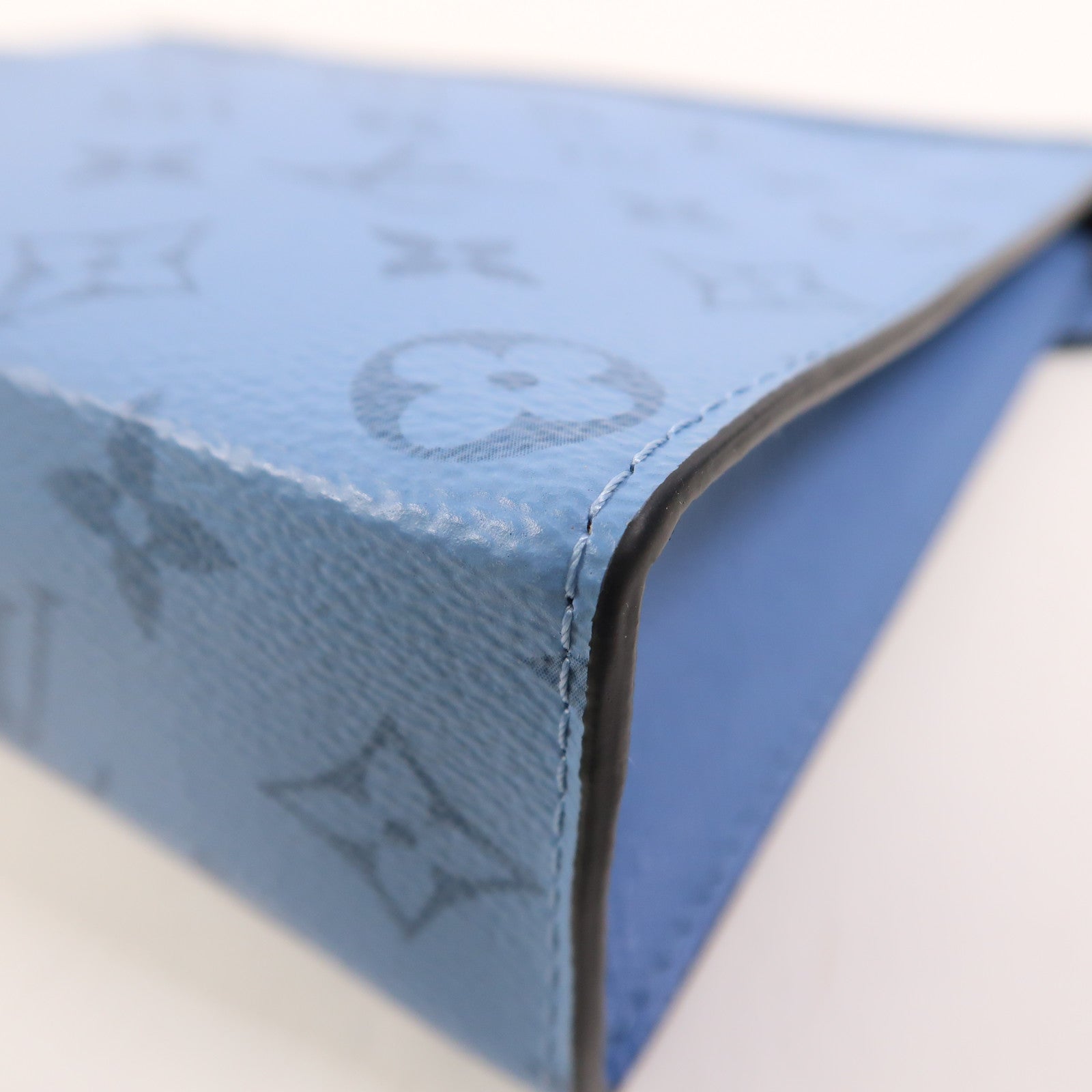 LOUIS VUITTON Taigarama Pochette Voyage MM銀扣手拿包
