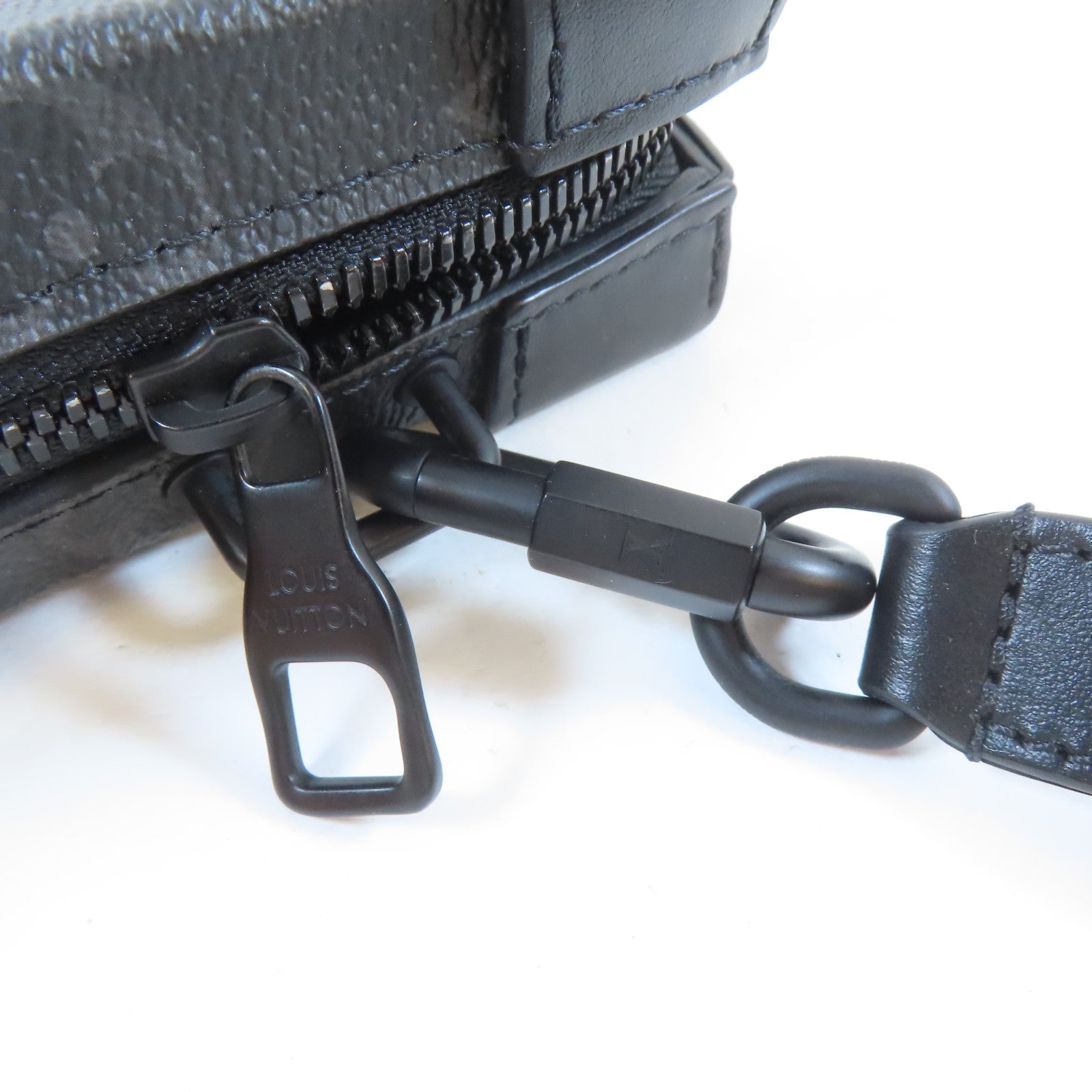 LOUIS VUITTON Monogram Eclipse Soft Trunk Wallet肩背袋黑色
