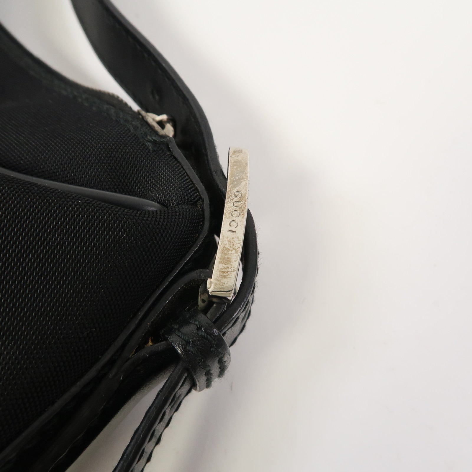 GUCCI 尼龍Shoulder Bag銀扣肩背袋黑色