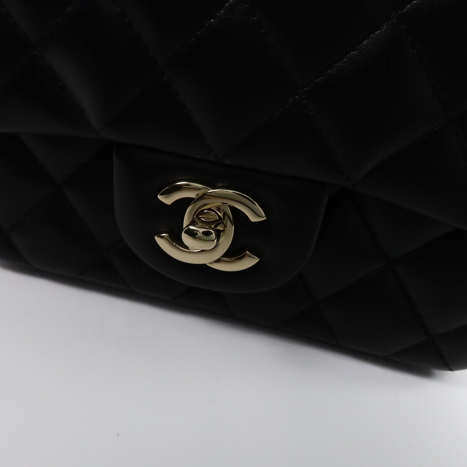CHANEL 牛皮皮革Mini Classic 17鏈帶肩背袋