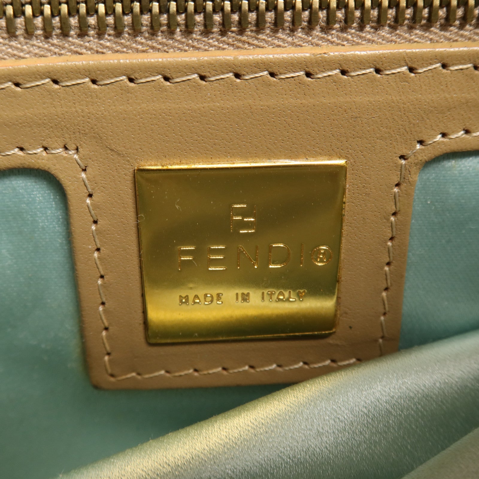 FENDI 帆布Vintage Baguette金扣肩背袋