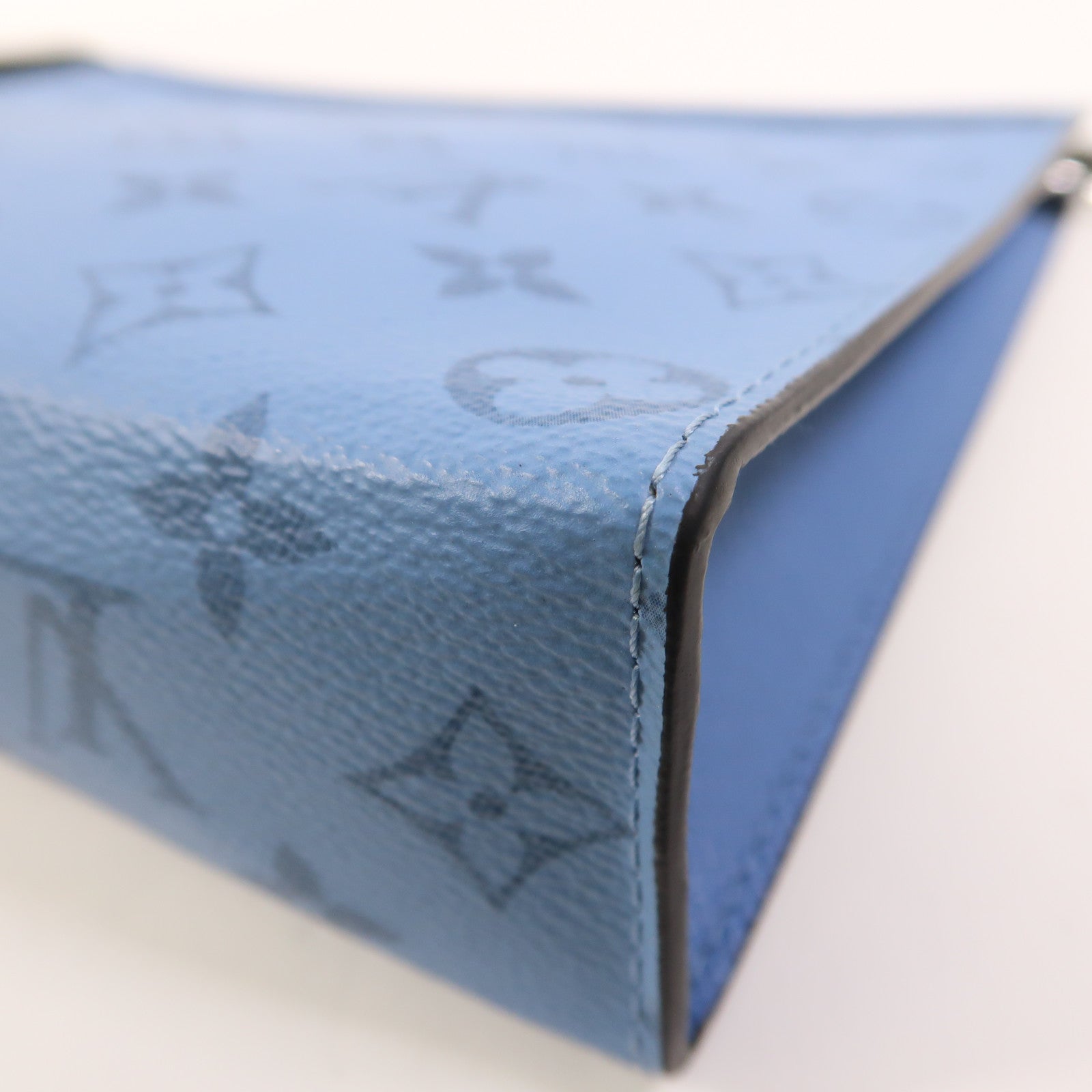 LOUIS VUITTON Taigarama Pochette Voyage MM銀扣手拿包