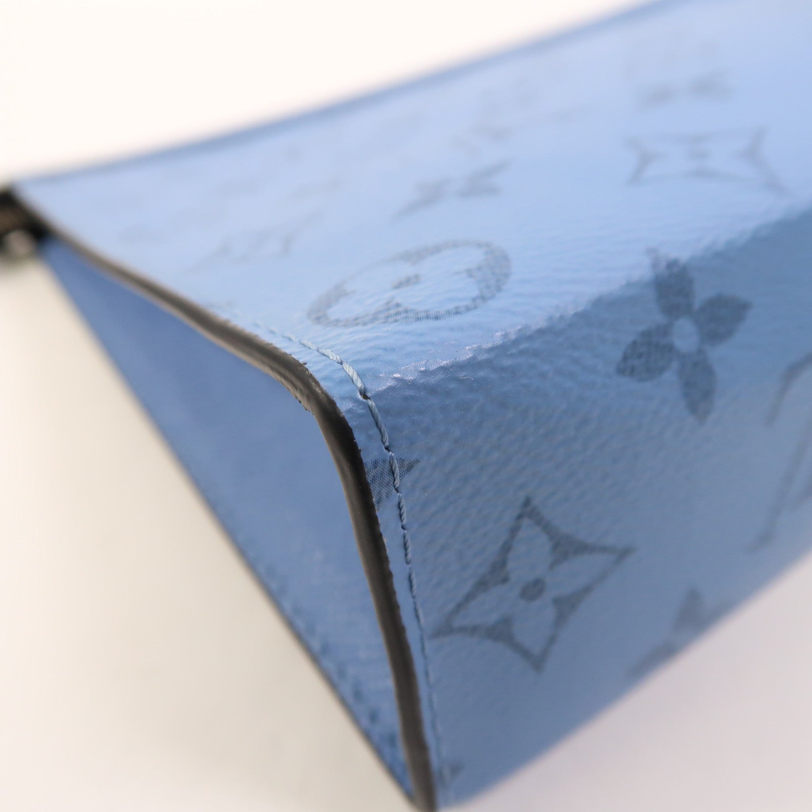LOUIS VUITTON Taigarama Pochette Voyage MM銀扣手拿包