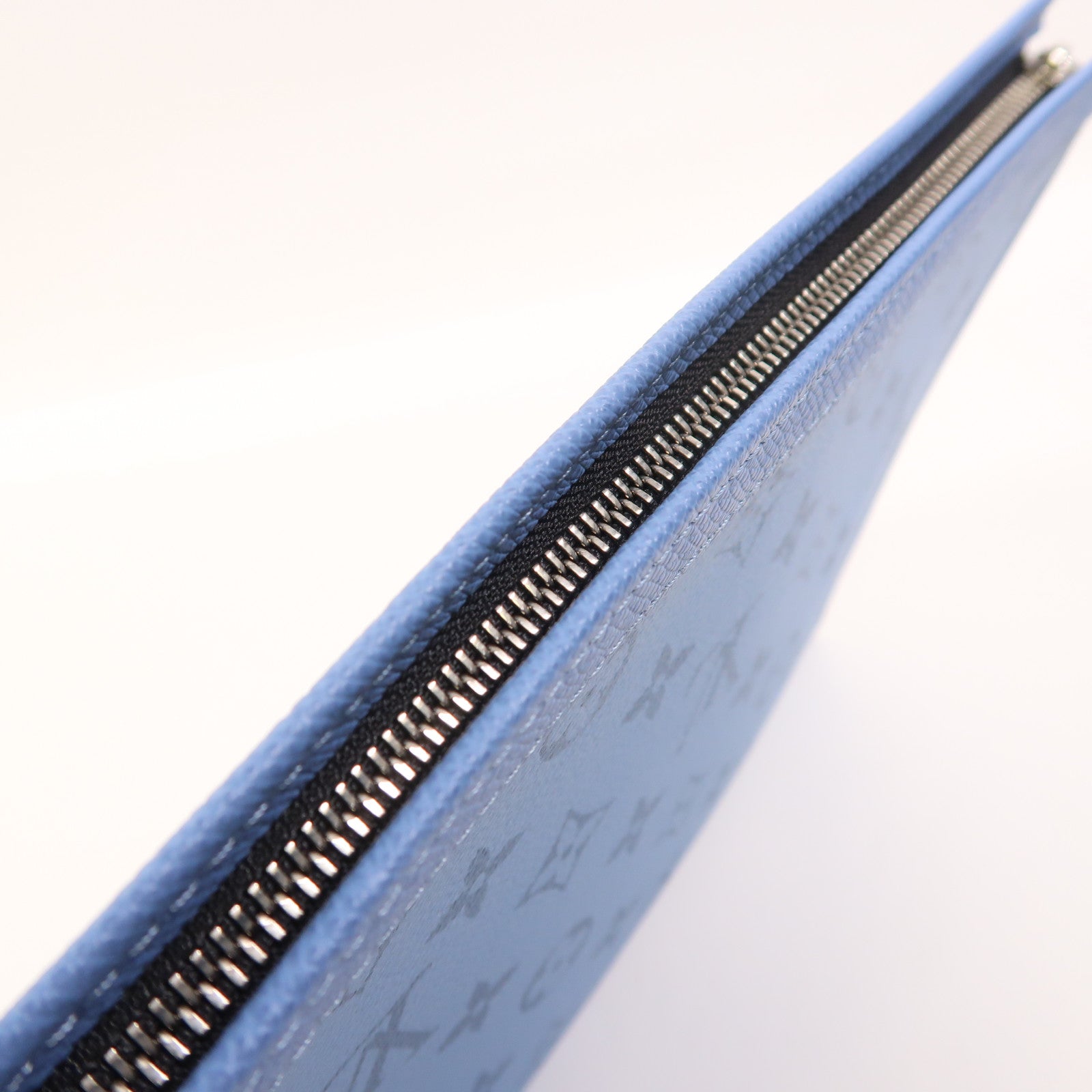 LOUIS VUITTON Taigarama Pochette Voyage MM銀扣手拿包