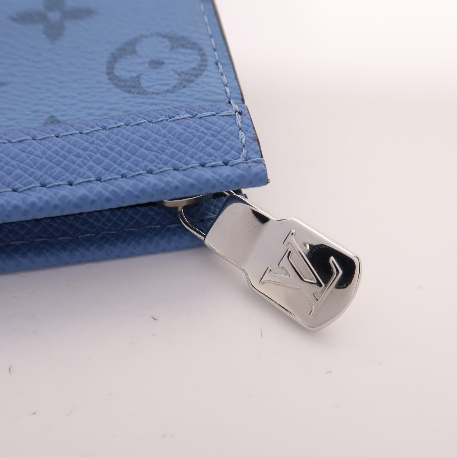 LOUIS VUITTON Taigarama Pochette Voyage MM銀扣手拿包