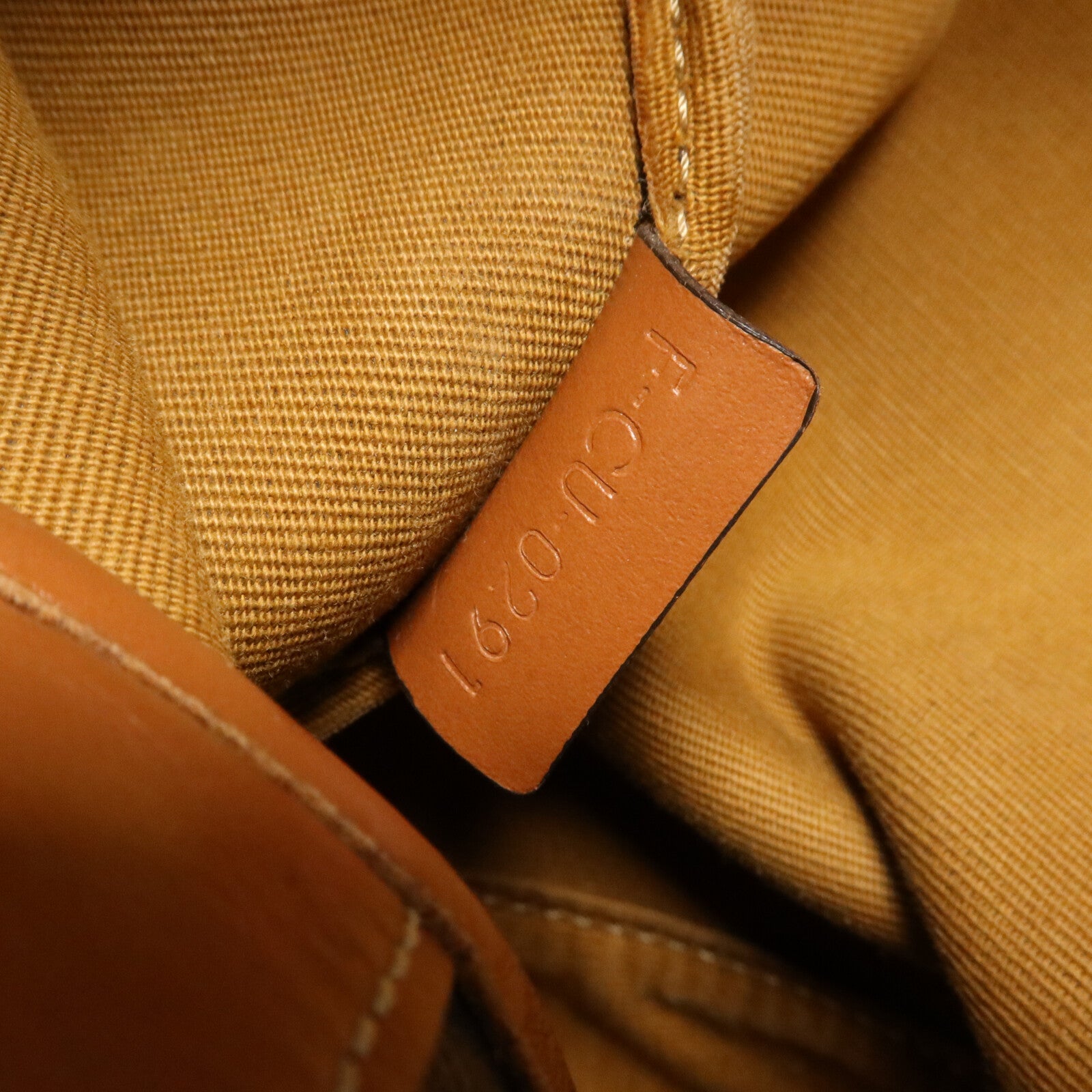 CELINE 塗層帆布Triomphe Bucket Medium肩背袋
