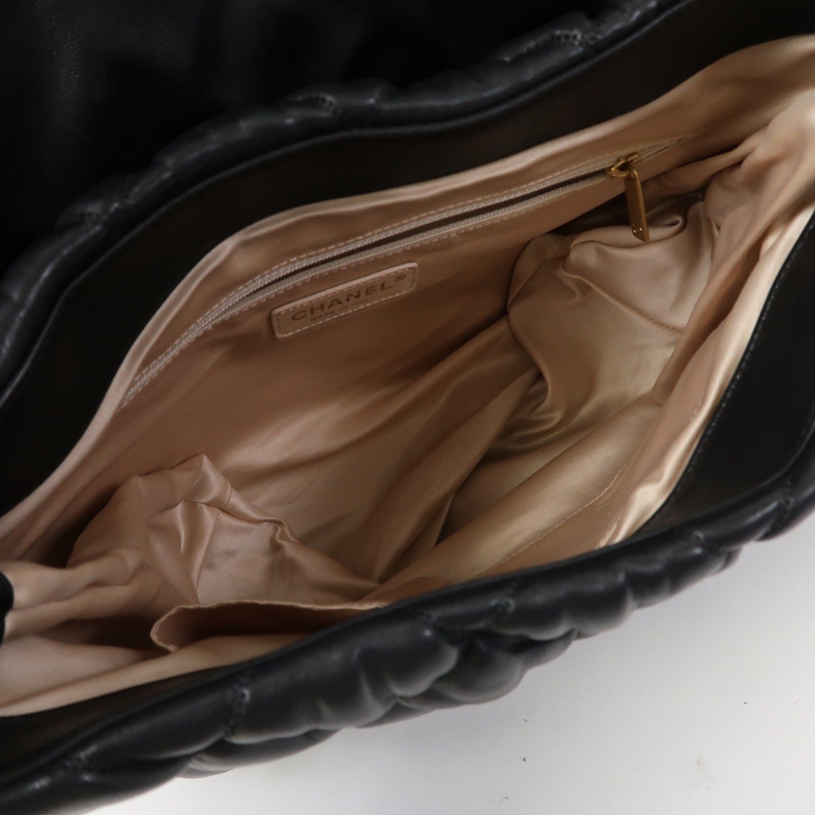CHANEL 菱格牛皮皮革Chain Shoulder金扣鏈帶肩背袋黑色