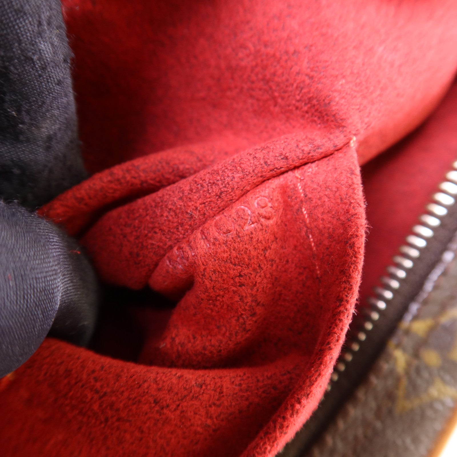 LOUIS VUITTON Monogram Pochette Croissant金扣肩背袋