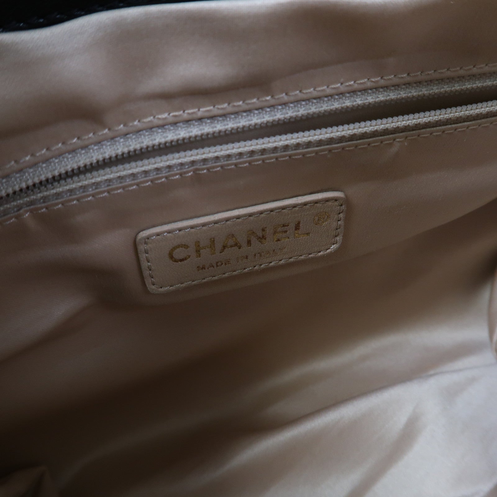 CHANEL 菱格牛皮皮革Chain Shoulder金扣鏈帶肩背袋黑色