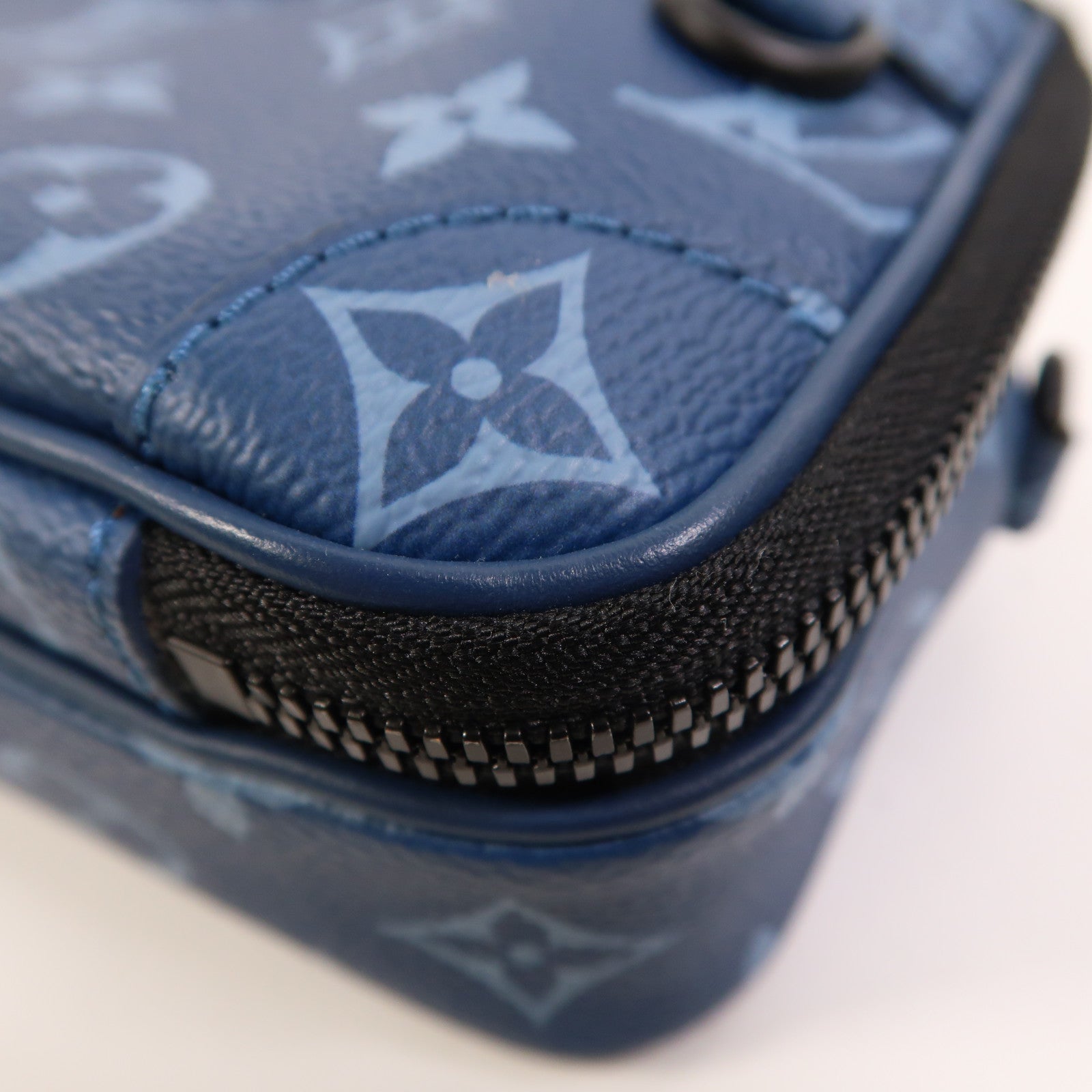 LOUIS VUITTON Monogram Nano Alpha肩背袋