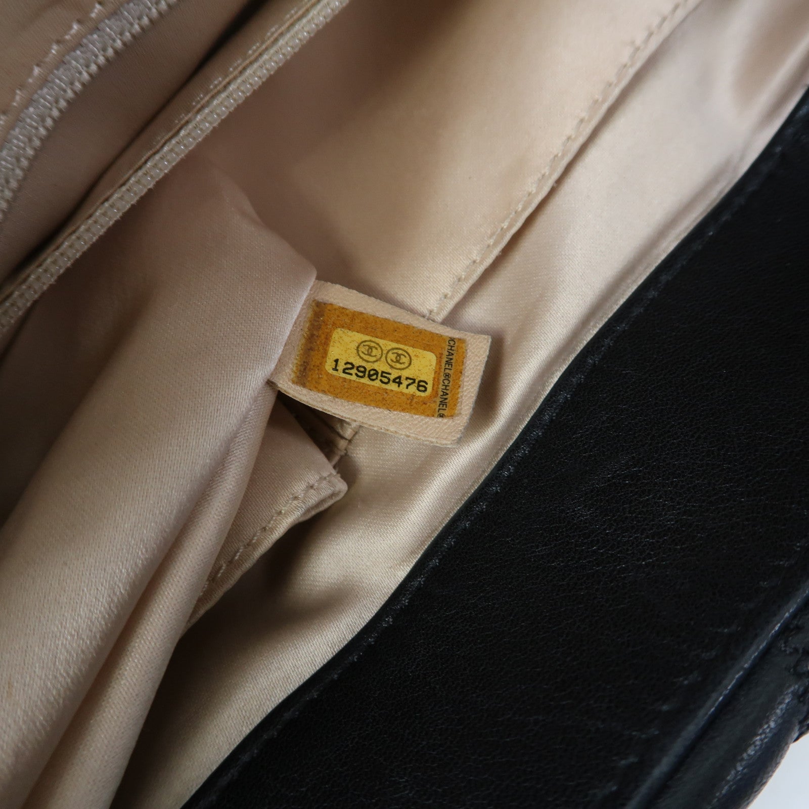 CHANEL 菱格牛皮皮革Chain Shoulder金扣鏈帶肩背袋黑色