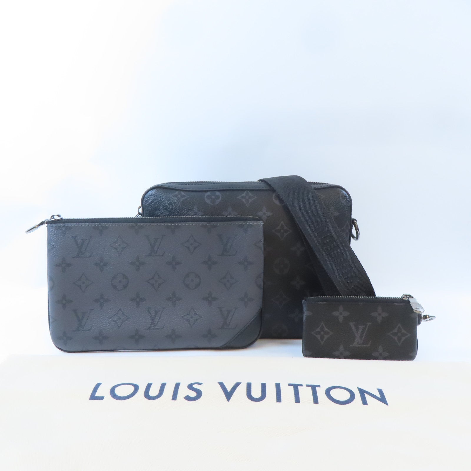 LOUIS VUITTON Monogram Eclipse Reverse Trio Messenger銀扣肩背袋黑色