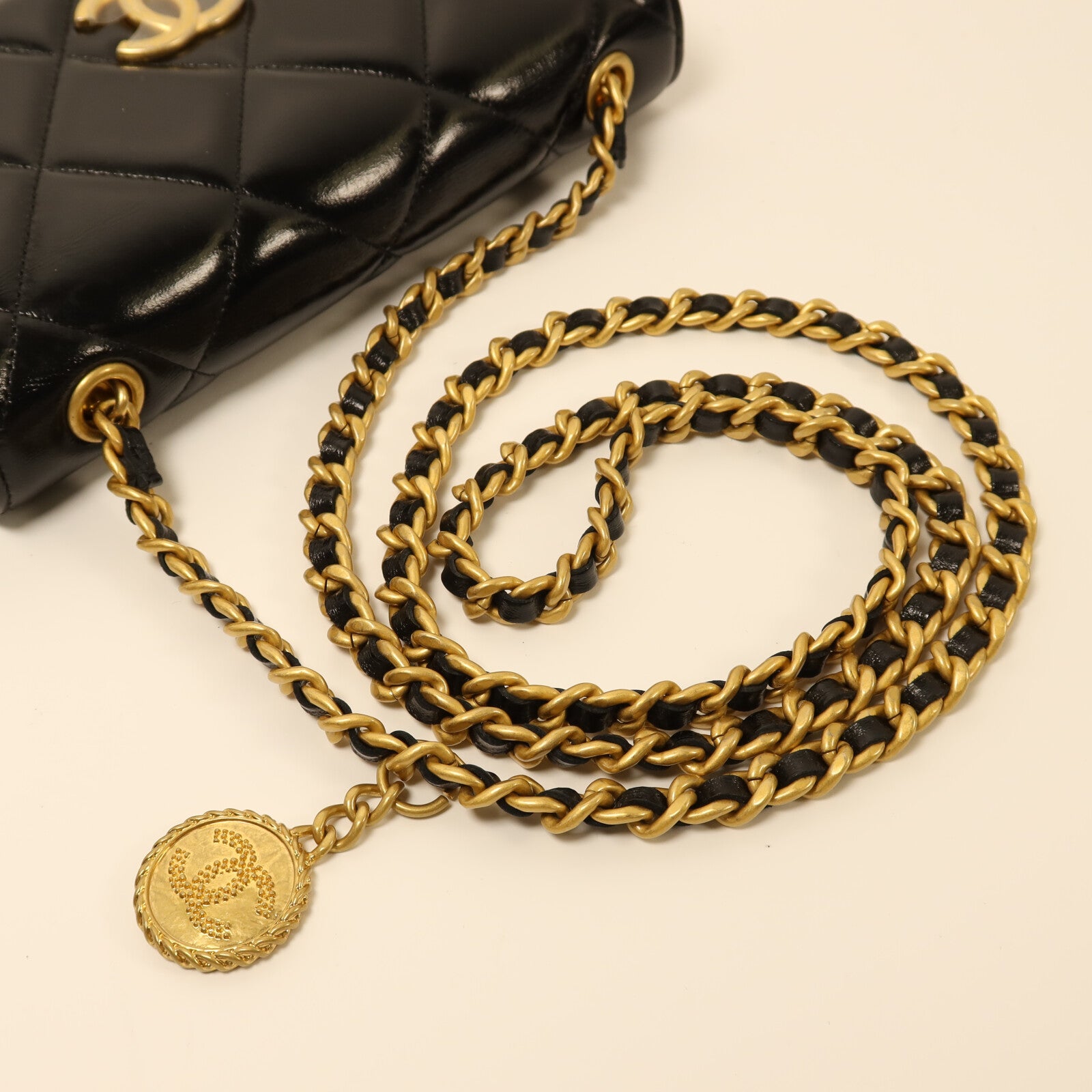 CHANEL 牛皮皮革WOC Wallet On Chain金扣鏈帶肩背袋