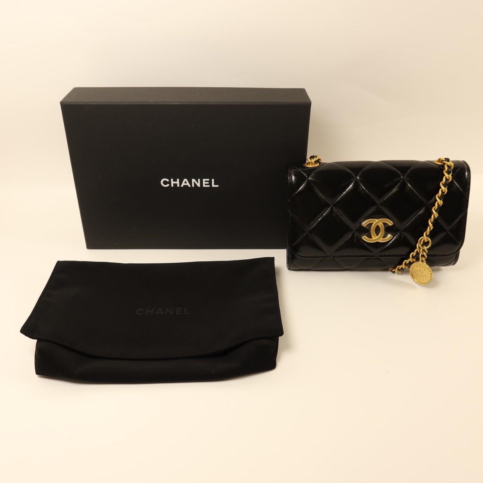 CHANEL 牛皮皮革WOC Wallet On Chain金扣鏈帶肩背袋
